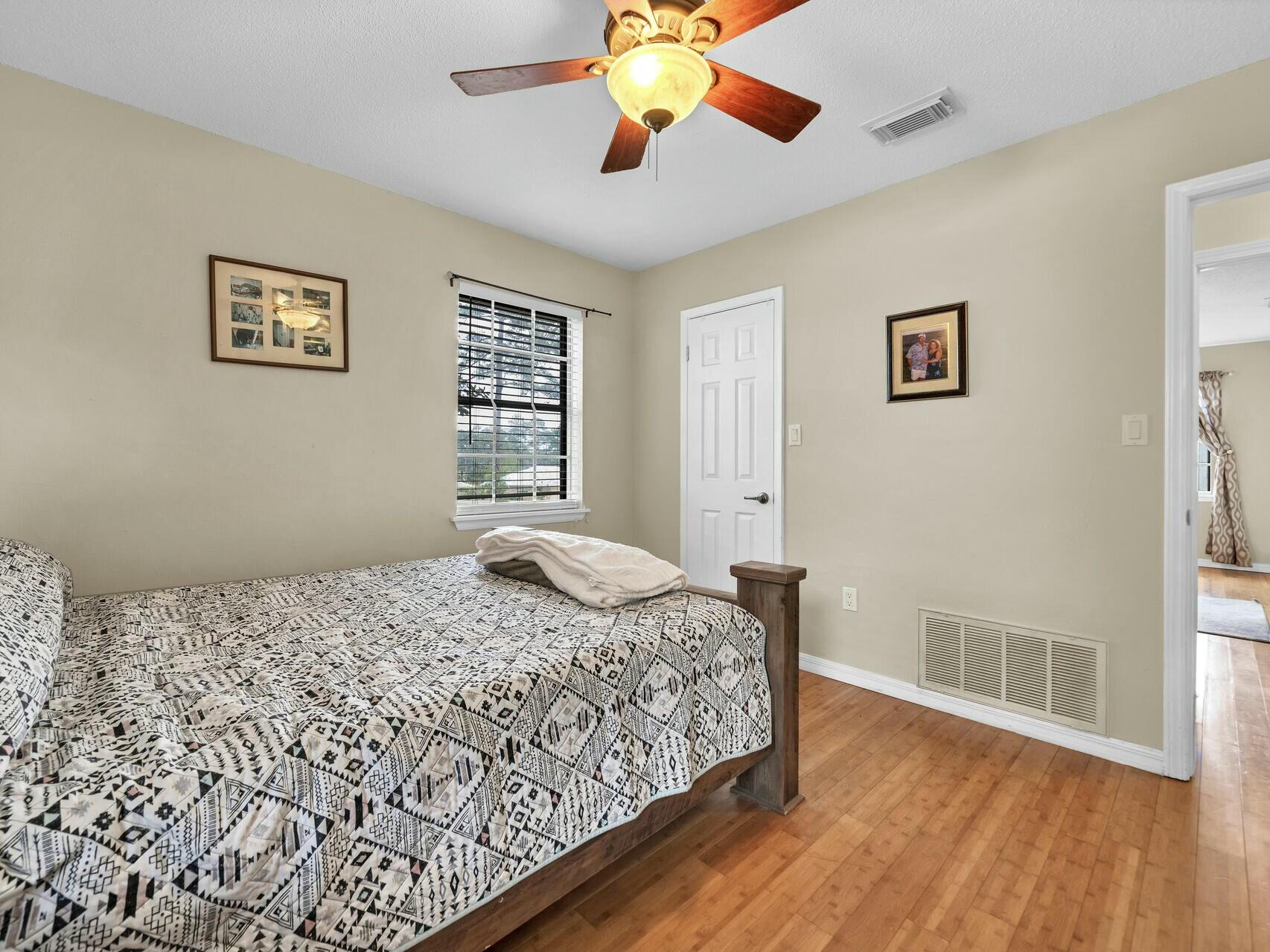 503 Ten Lake Drive, DeFuniak Springs
