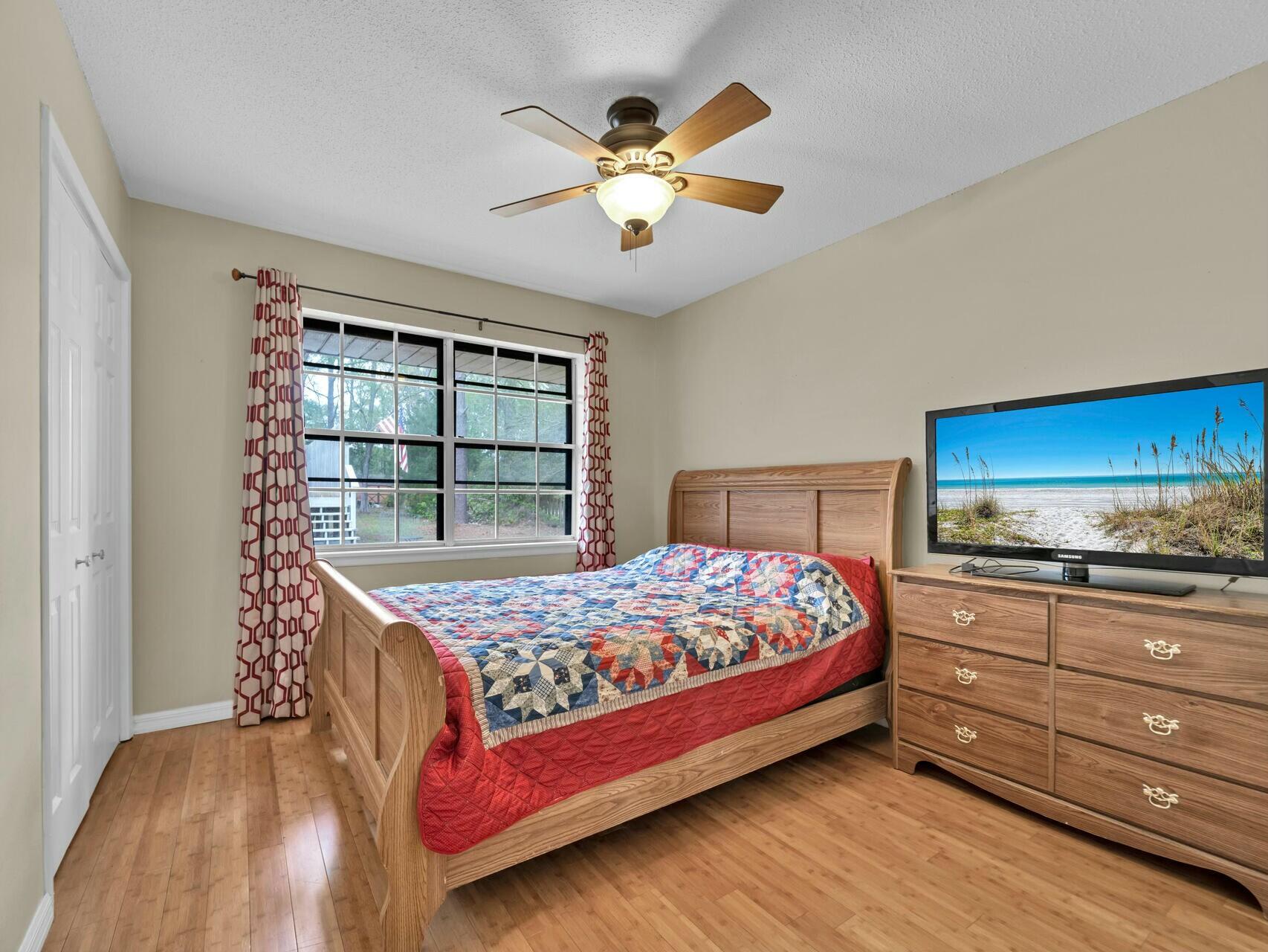 503 Ten Lake Drive, DeFuniak Springs