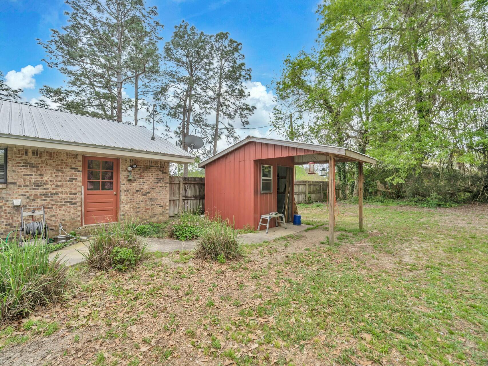 503 Ten Lake Drive, DeFuniak Springs