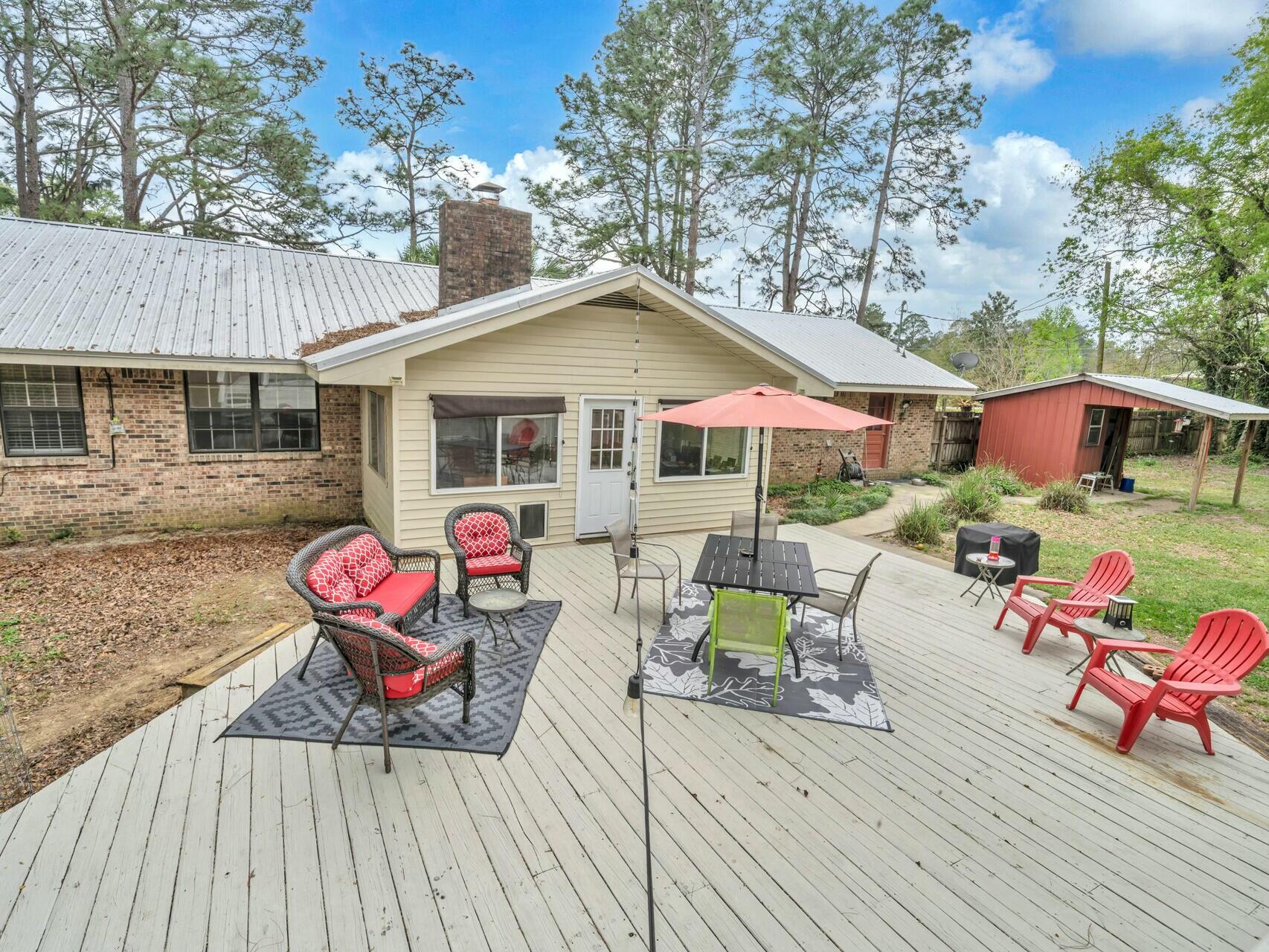 503 Ten Lake Drive, DeFuniak Springs