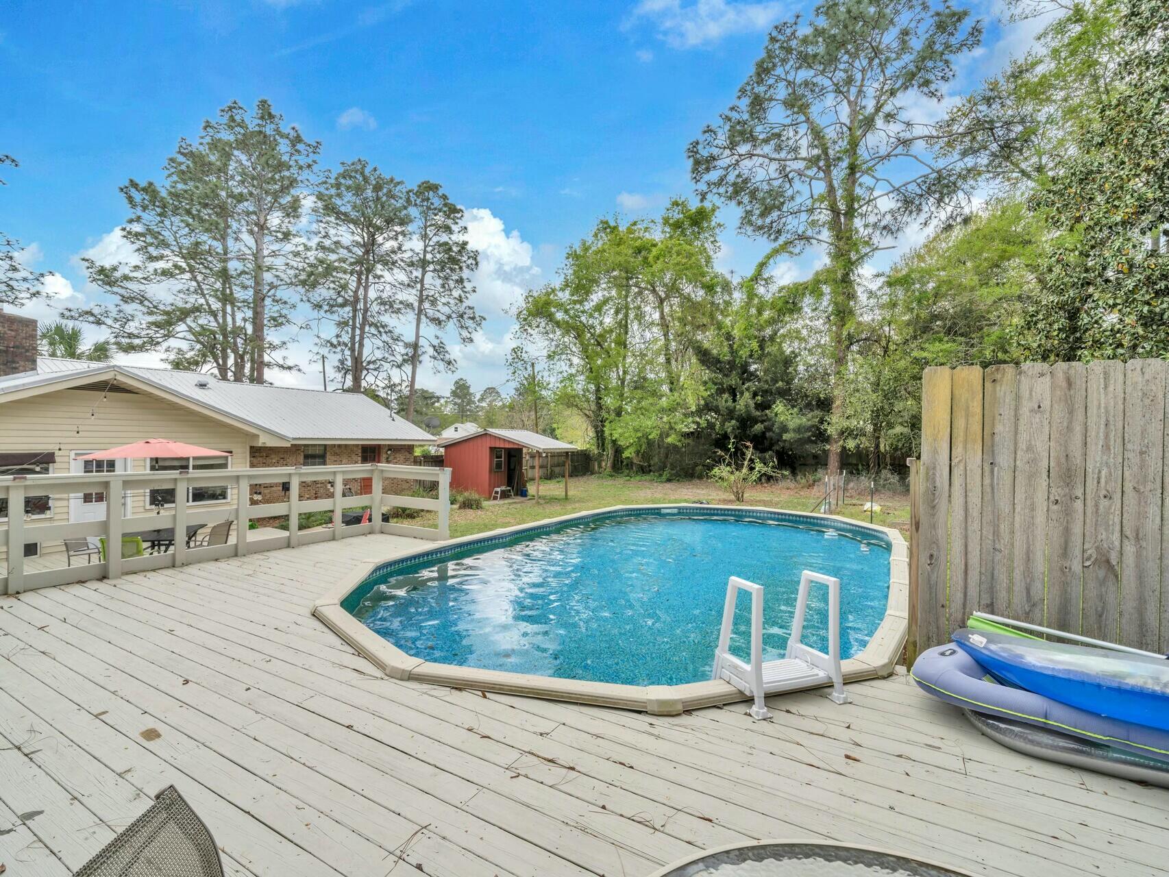 503 Ten Lake Drive, DeFuniak Springs