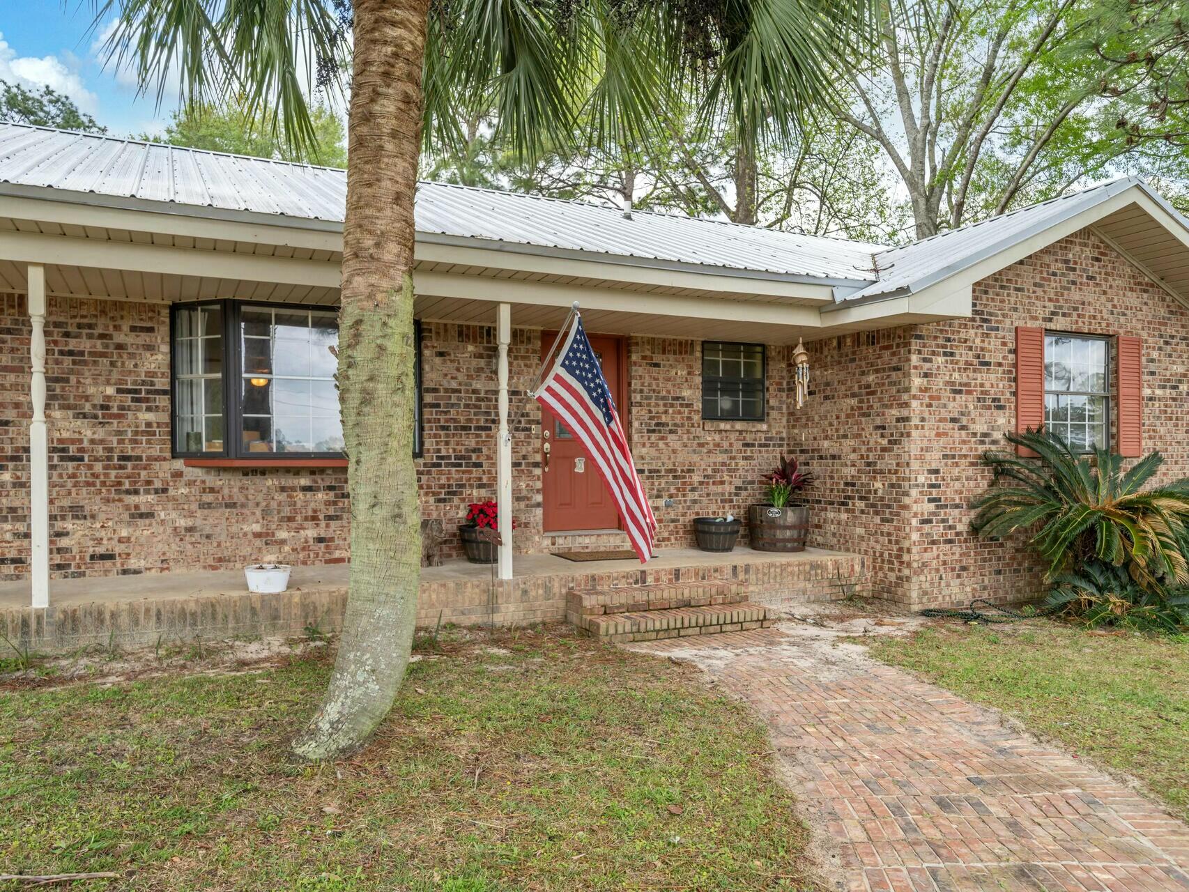503 Ten Lake Drive, DeFuniak Springs