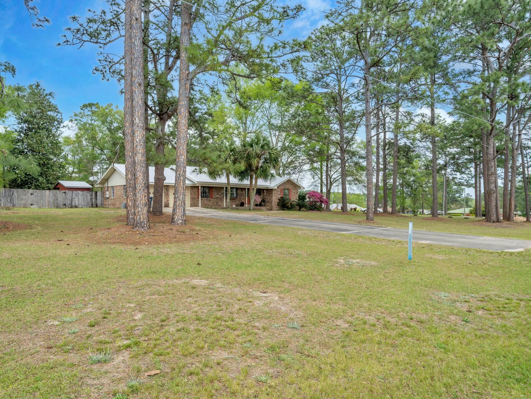 503 Ten Lake Drive, DeFuniak Springs