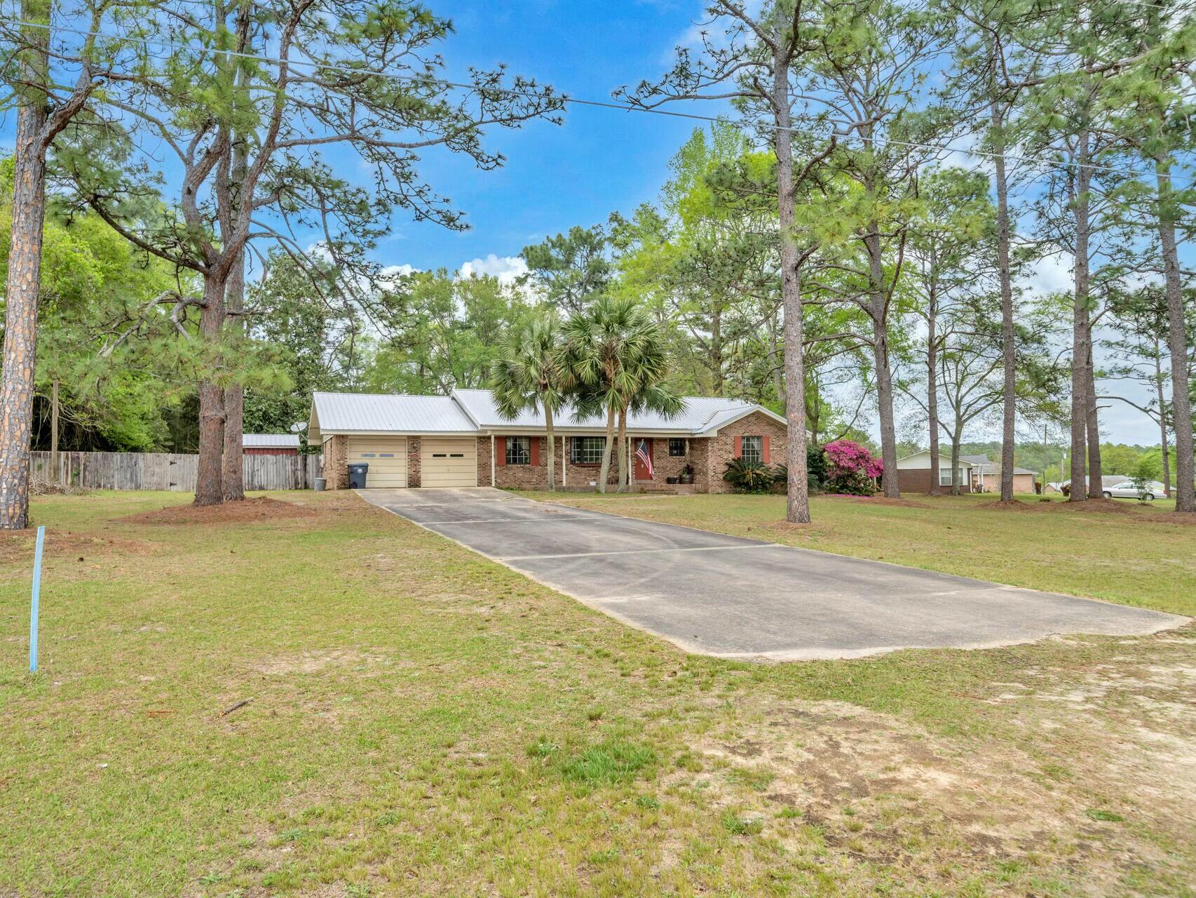 503 Ten Lake Drive, DeFuniak Springs