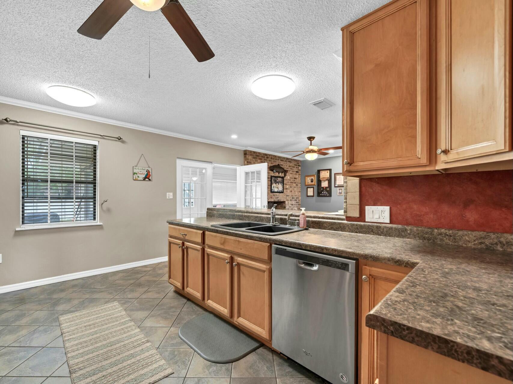 503 Ten Lake Drive, DeFuniak Springs