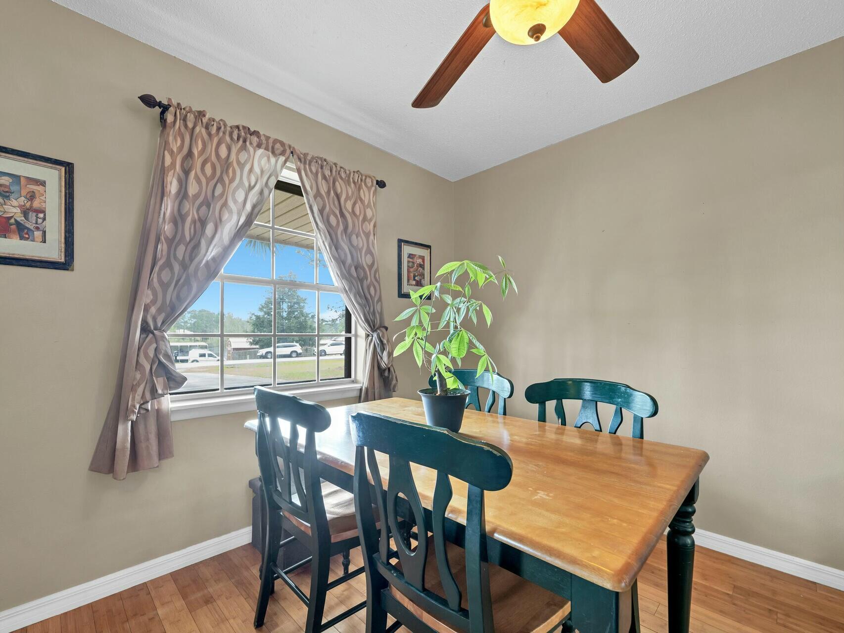 503 Ten Lake Drive, DeFuniak Springs