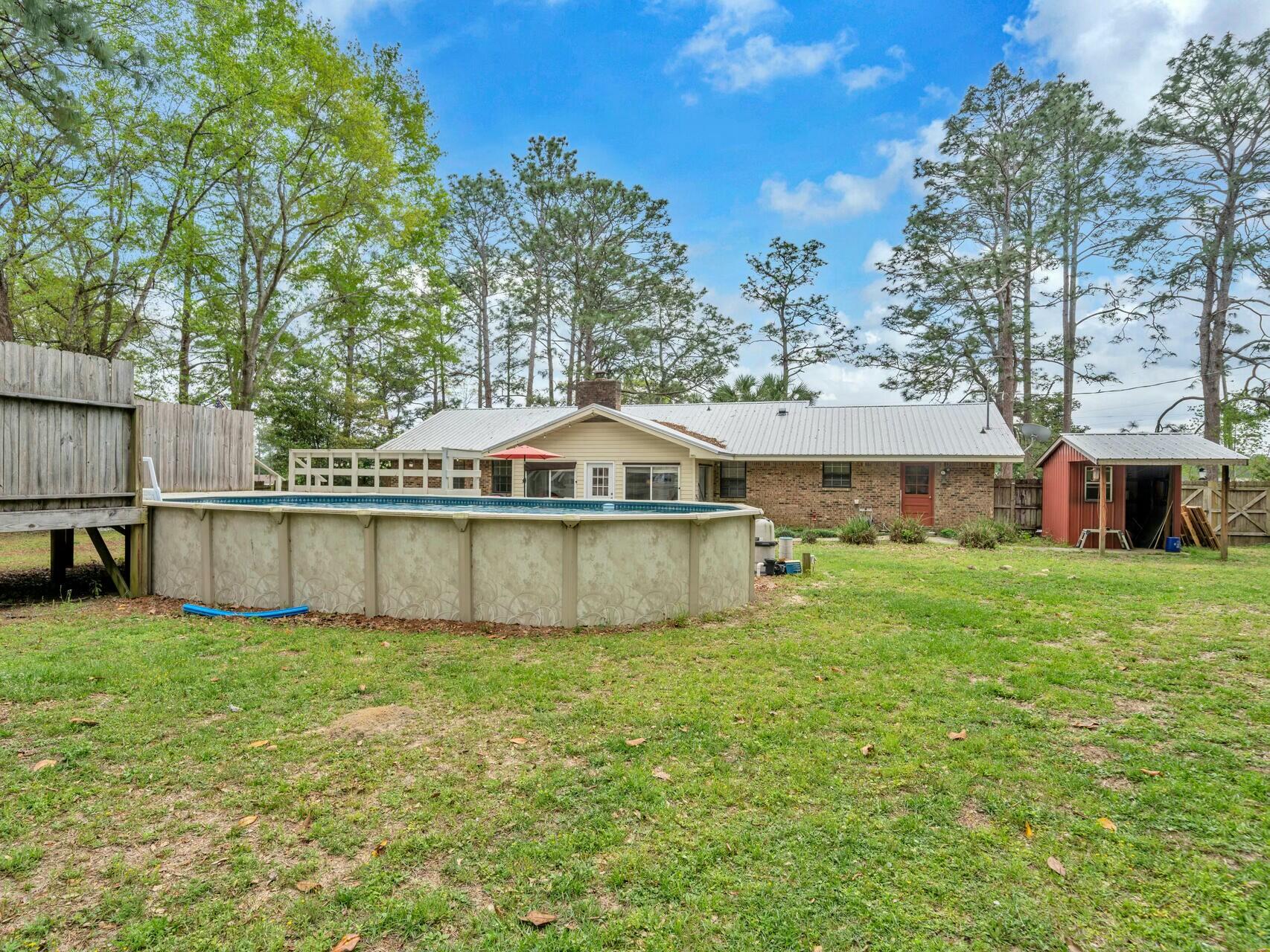 503 Ten Lake Drive, DeFuniak Springs
