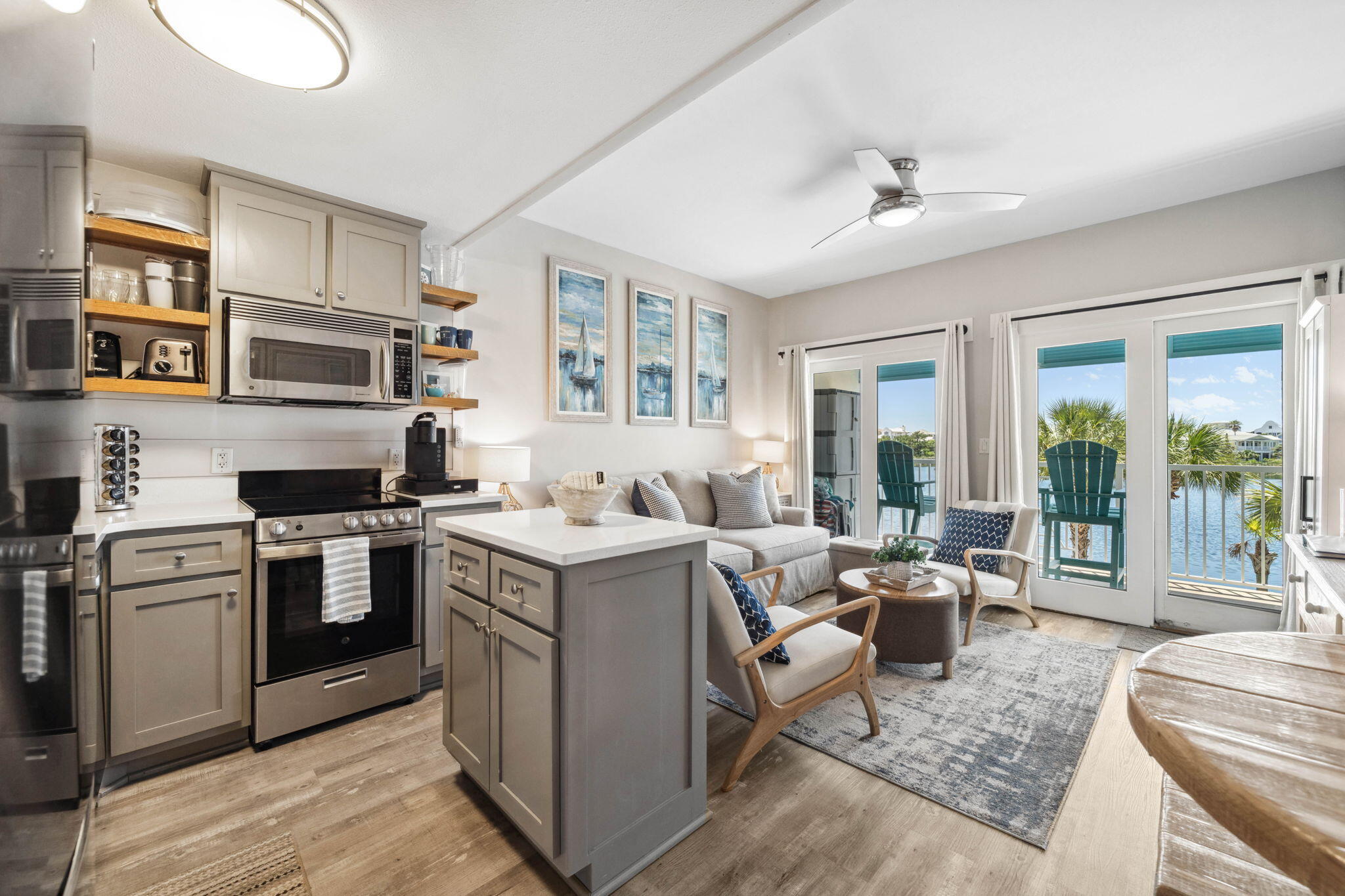 114 Carillon Market St 208