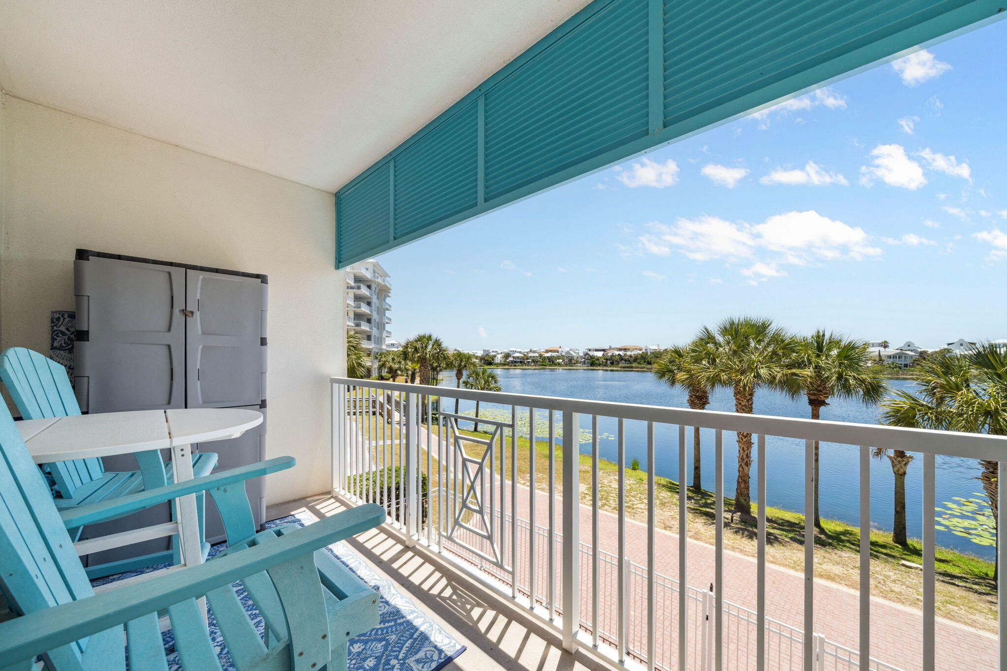 114 Carillon Market St 208