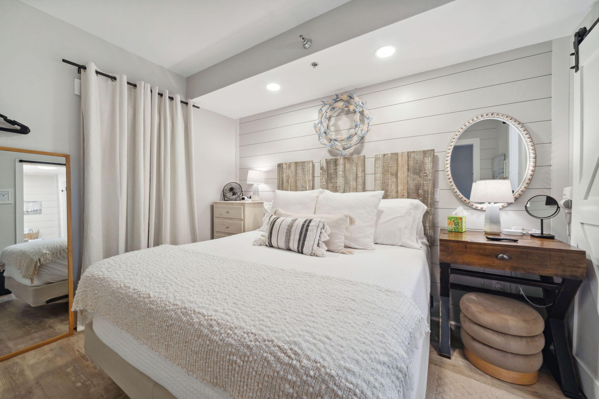 114 Carillon Market St 208