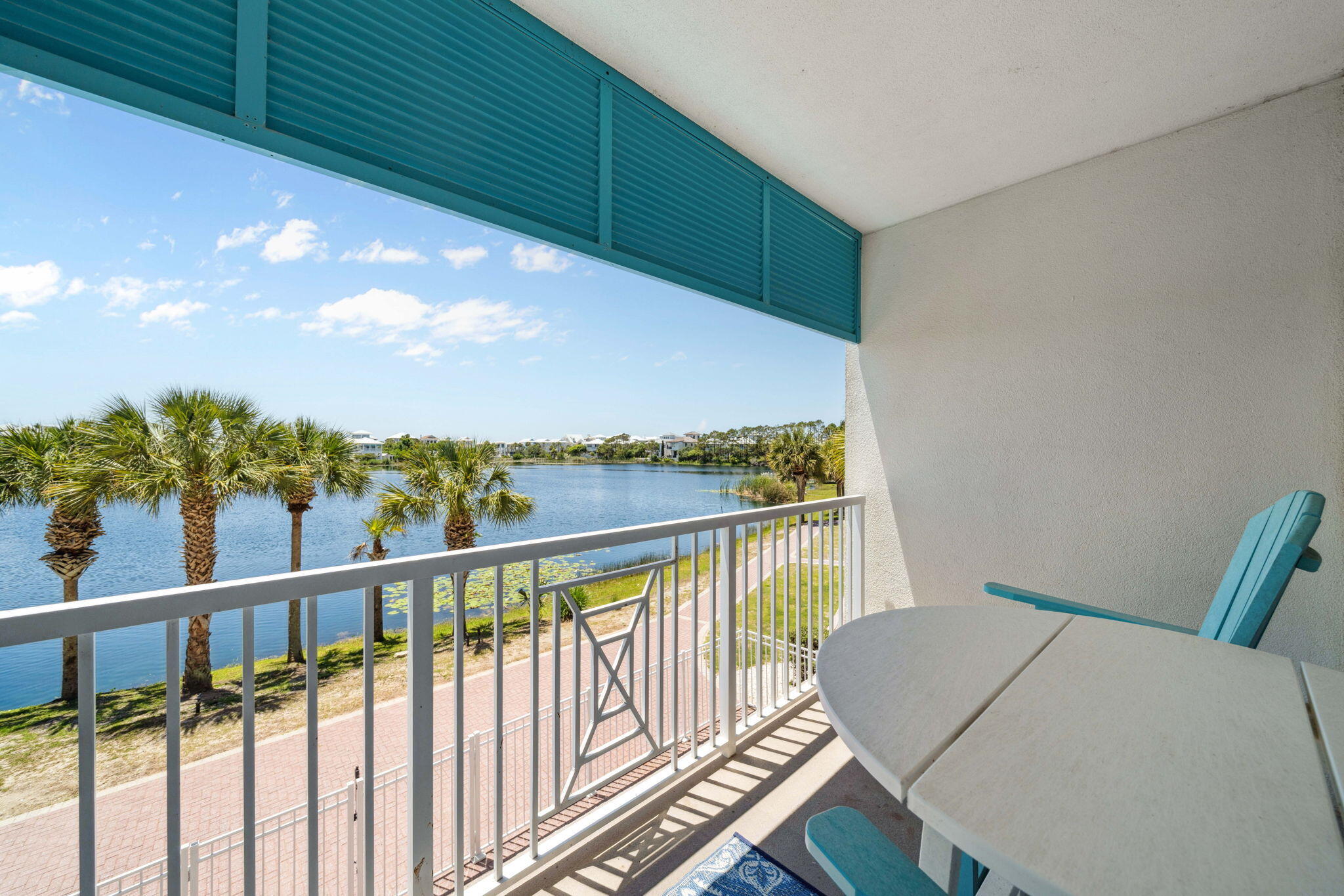 114 Carillon Market St 208