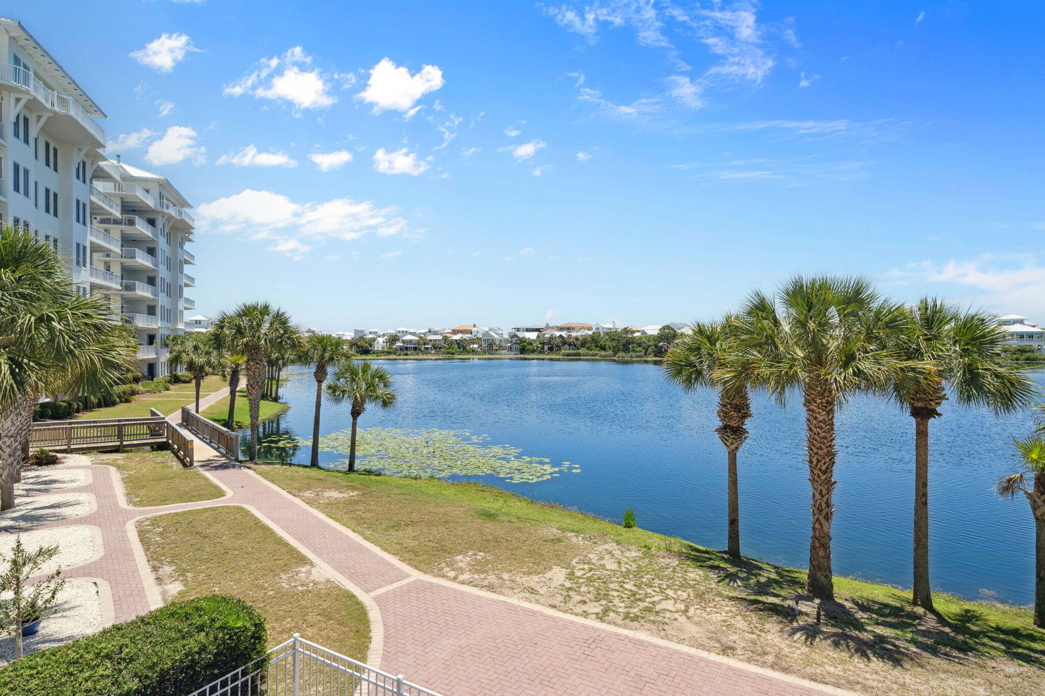 114 Carillon Market St 208