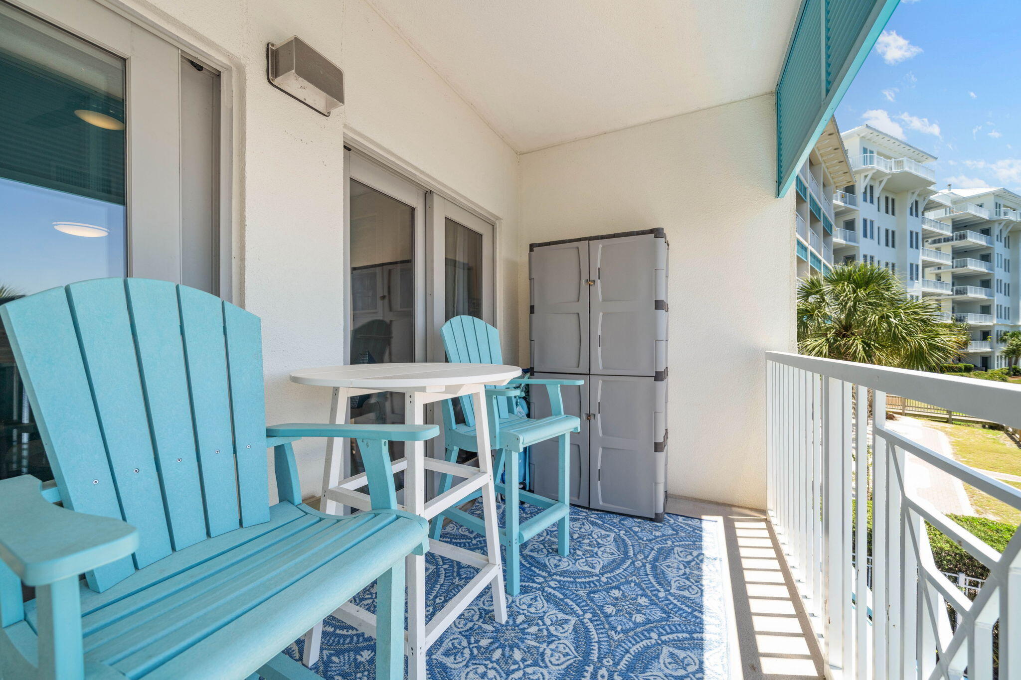 114 Carillon Market St 208