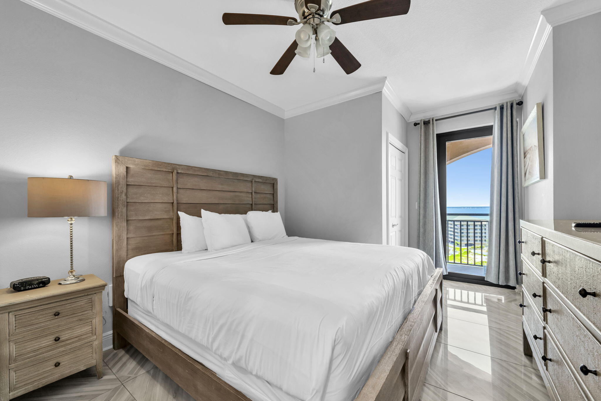 10 Harbor Boulevard W726