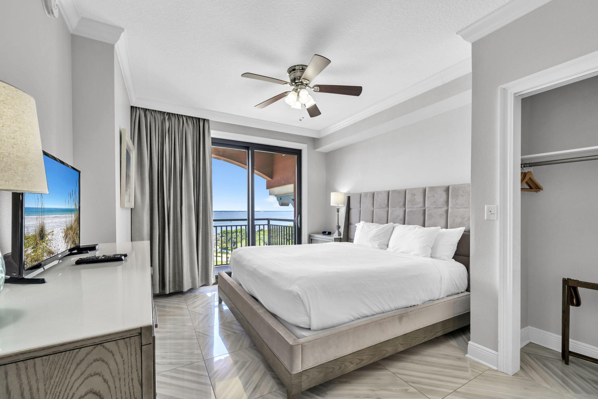 10 Harbor Boulevard W726