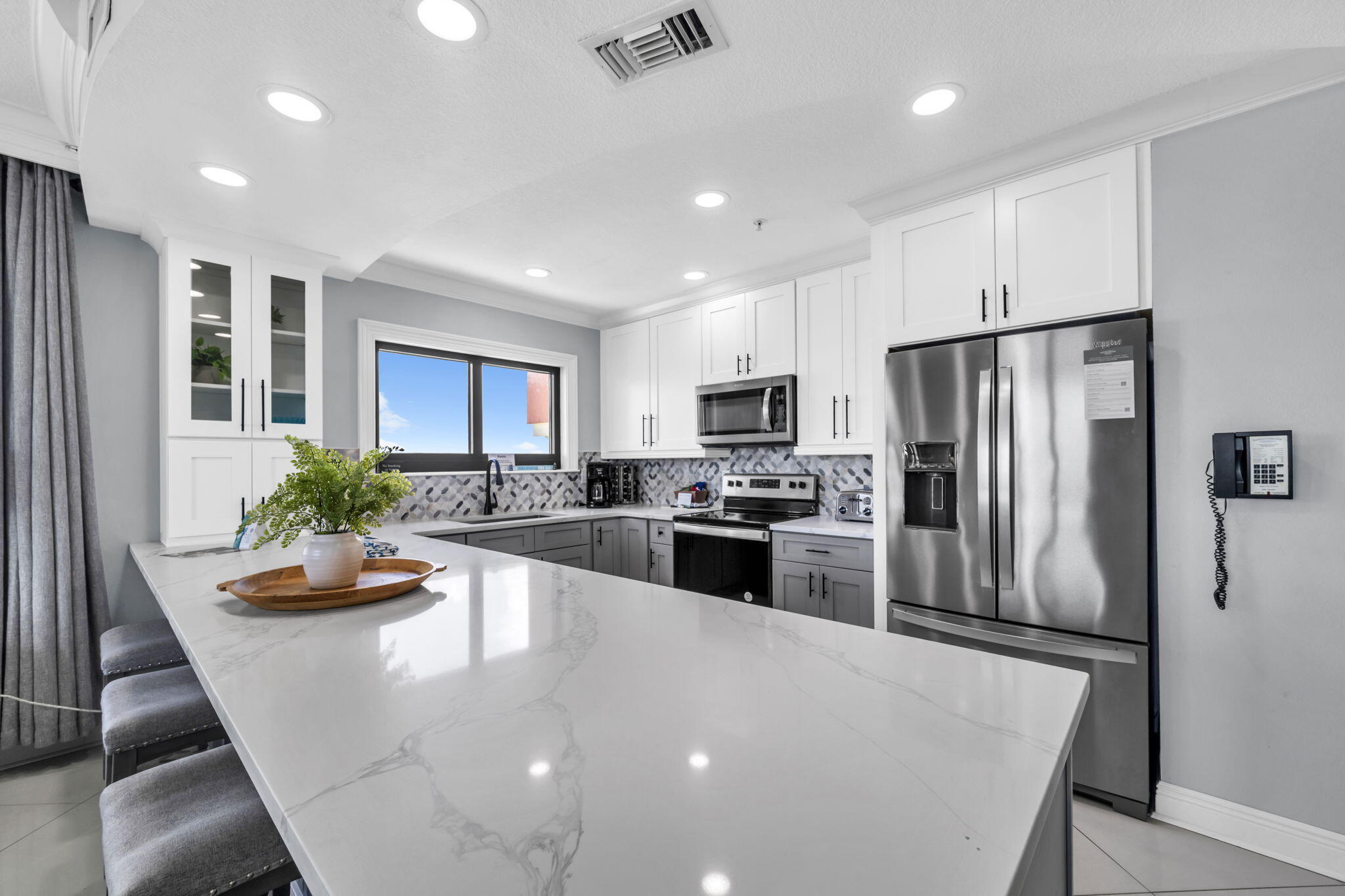 10 Harbor Boulevard W726