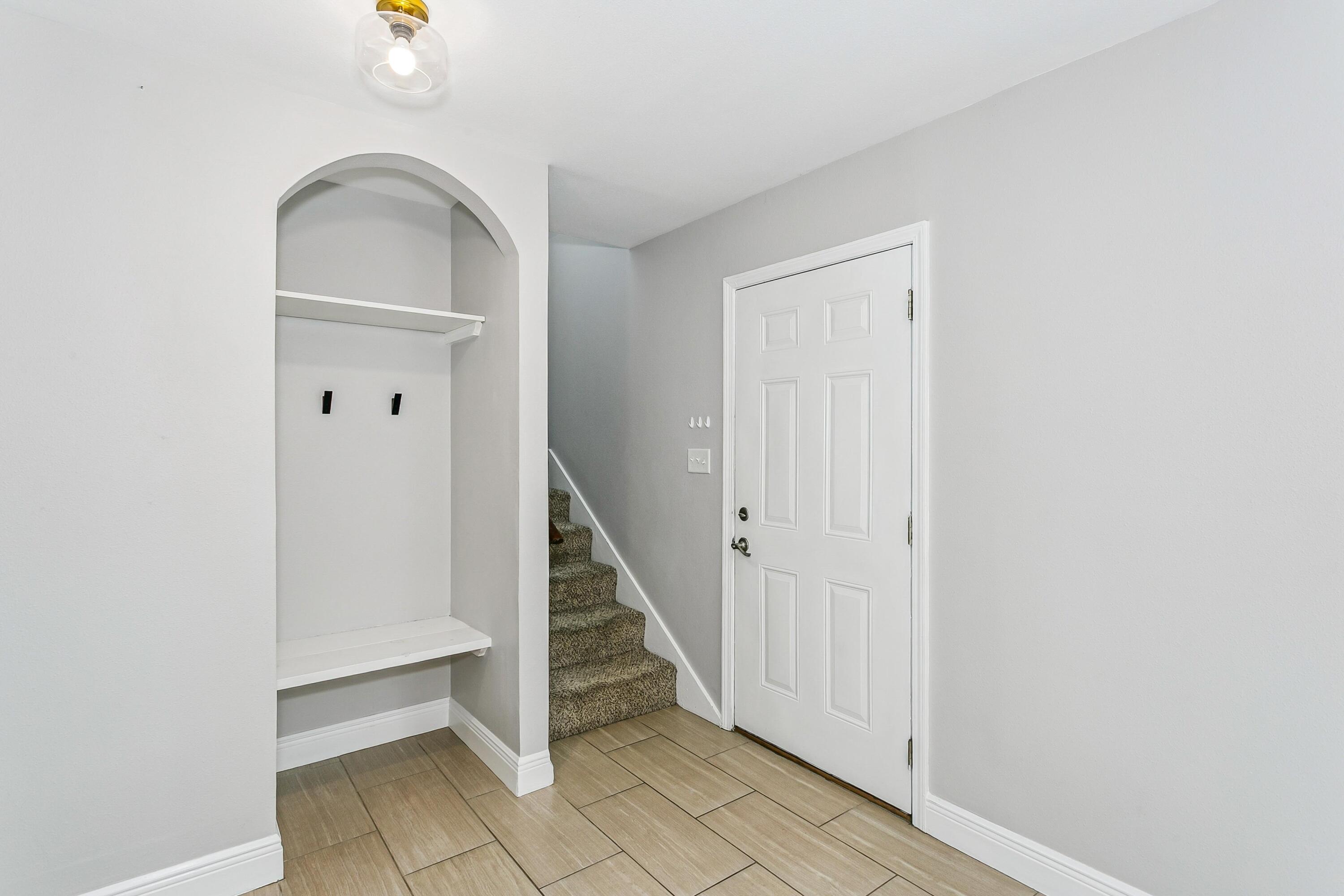 20 E Casa Loma Drive