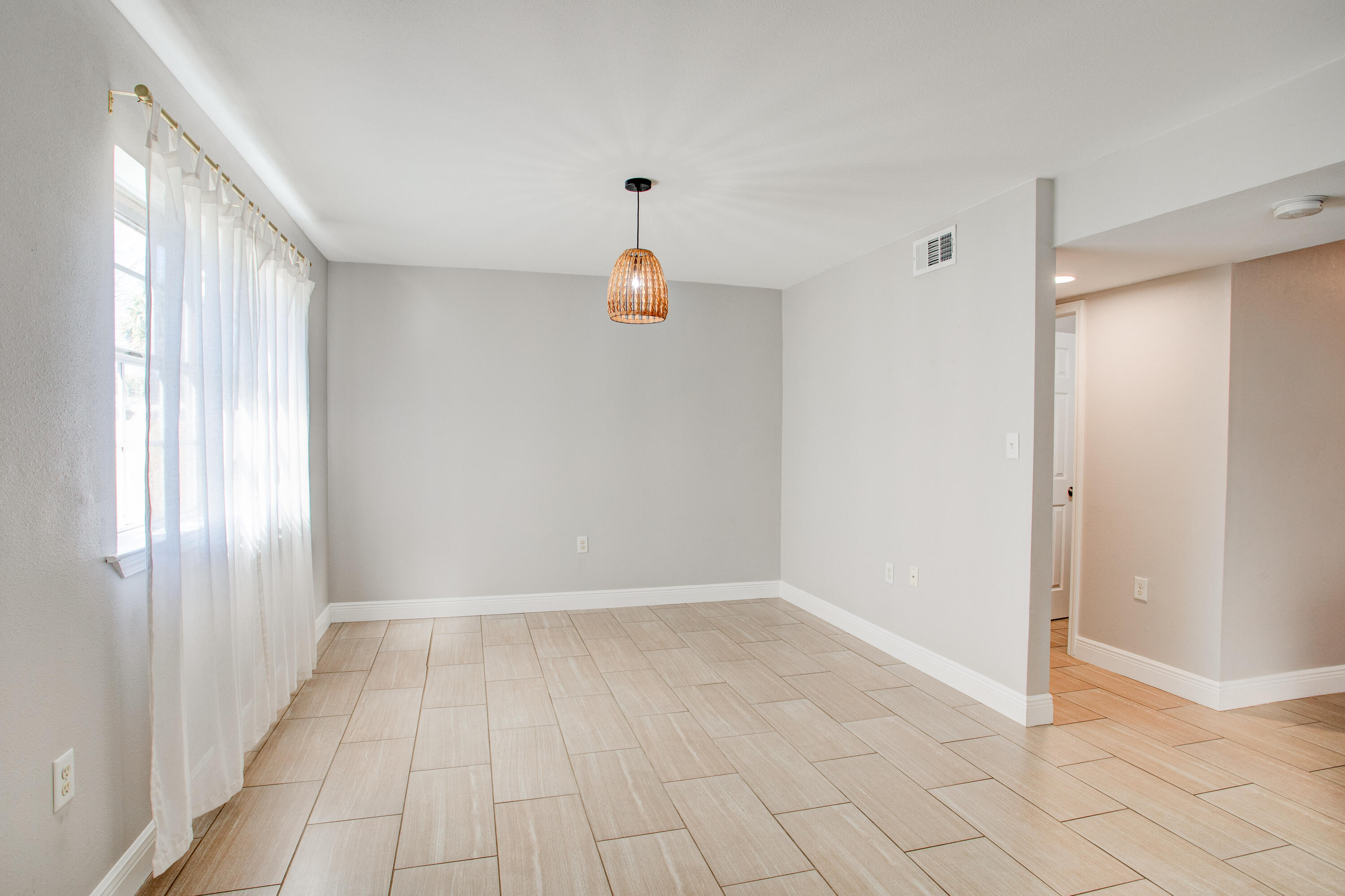 20 E Casa Loma Drive