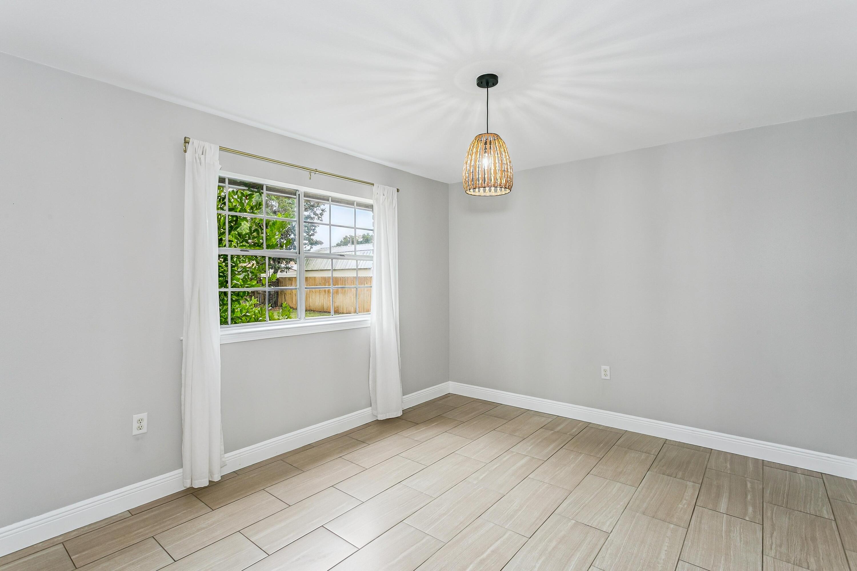 20 E Casa Loma Drive