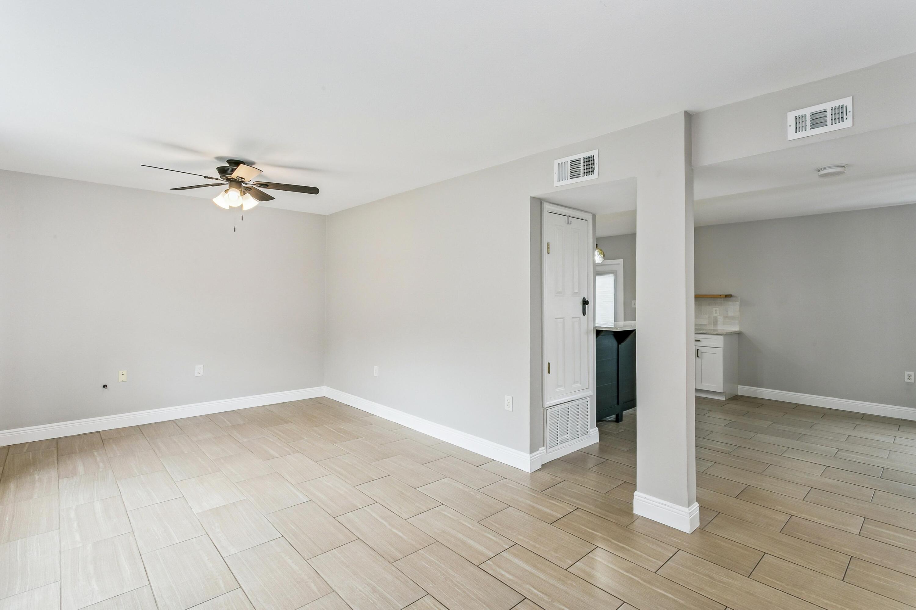 20 E Casa Loma Drive