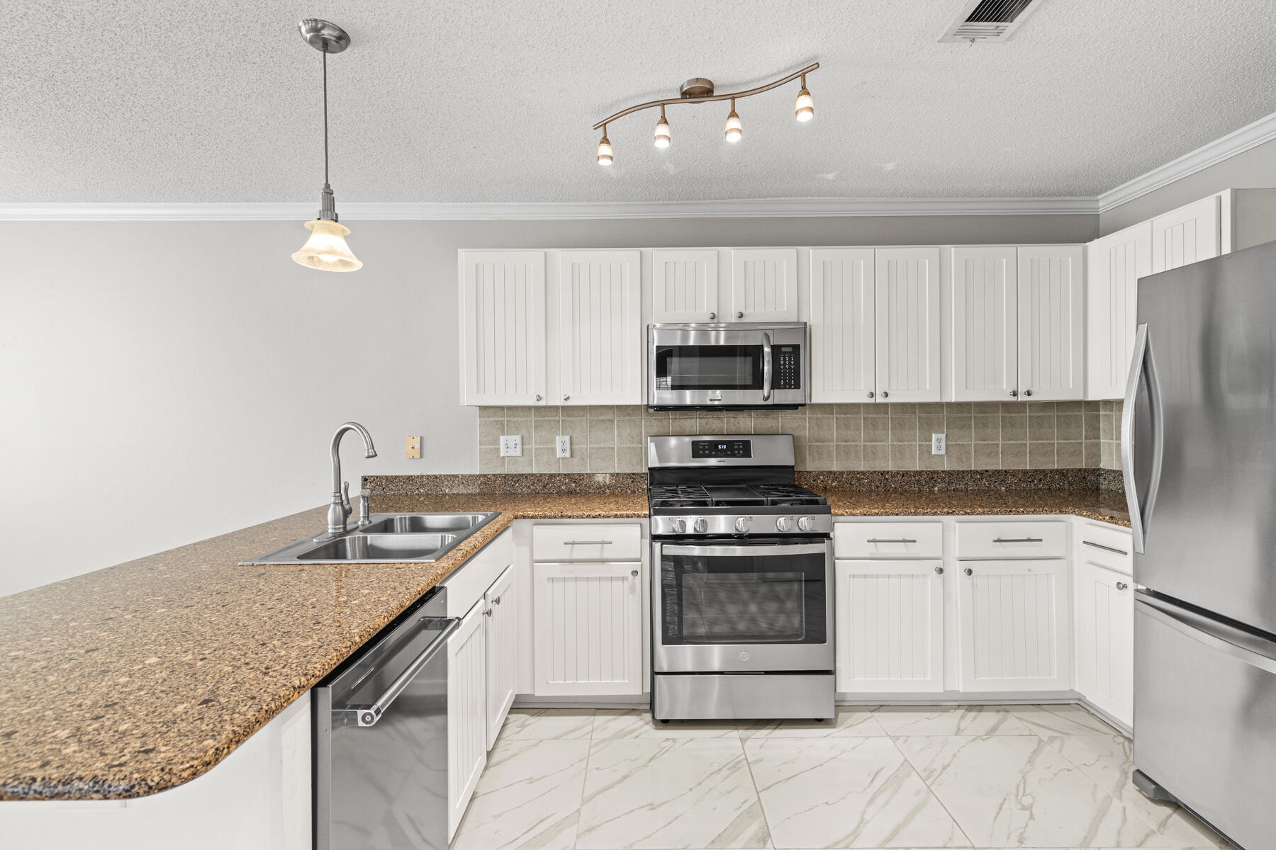 4666 Sunsail Circle