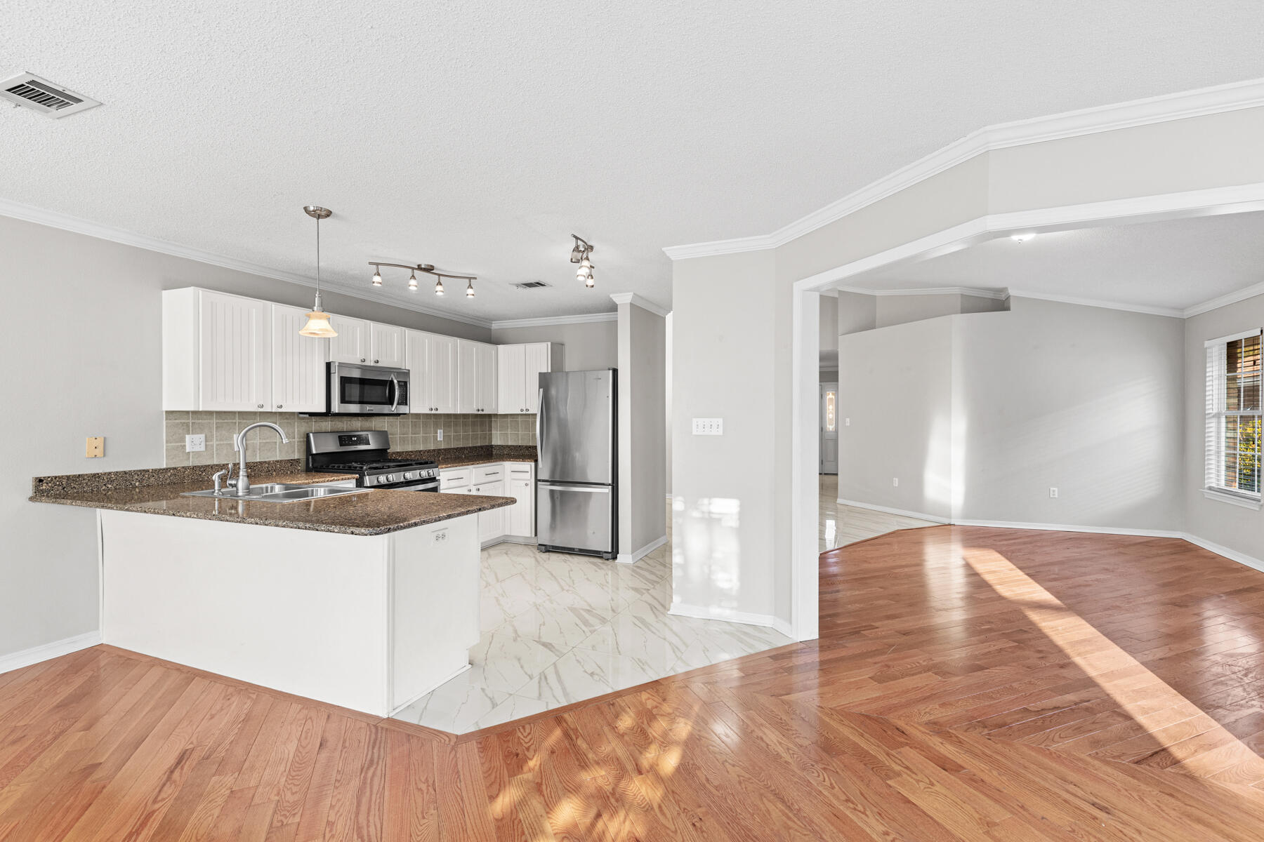 4666 Sunsail Circle
