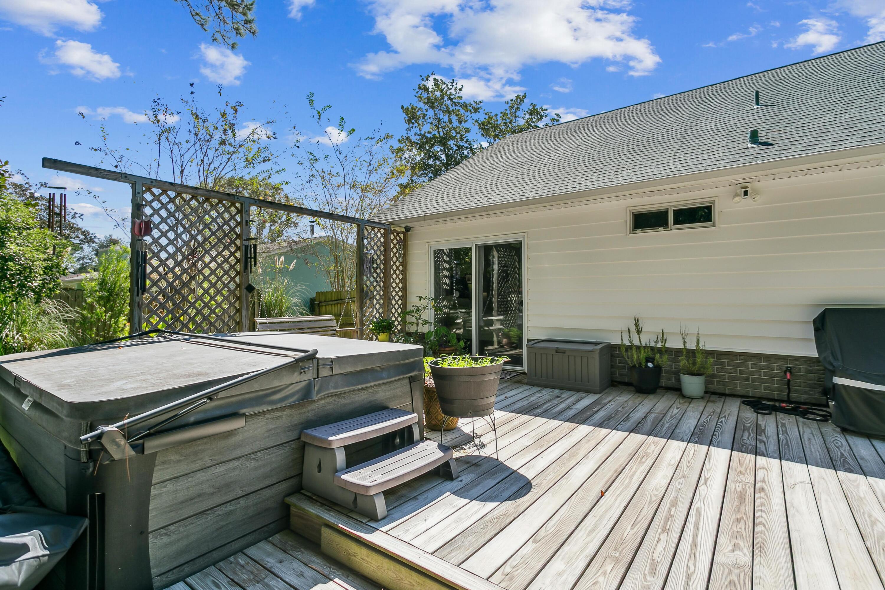 357 NW Jonquil Avenue