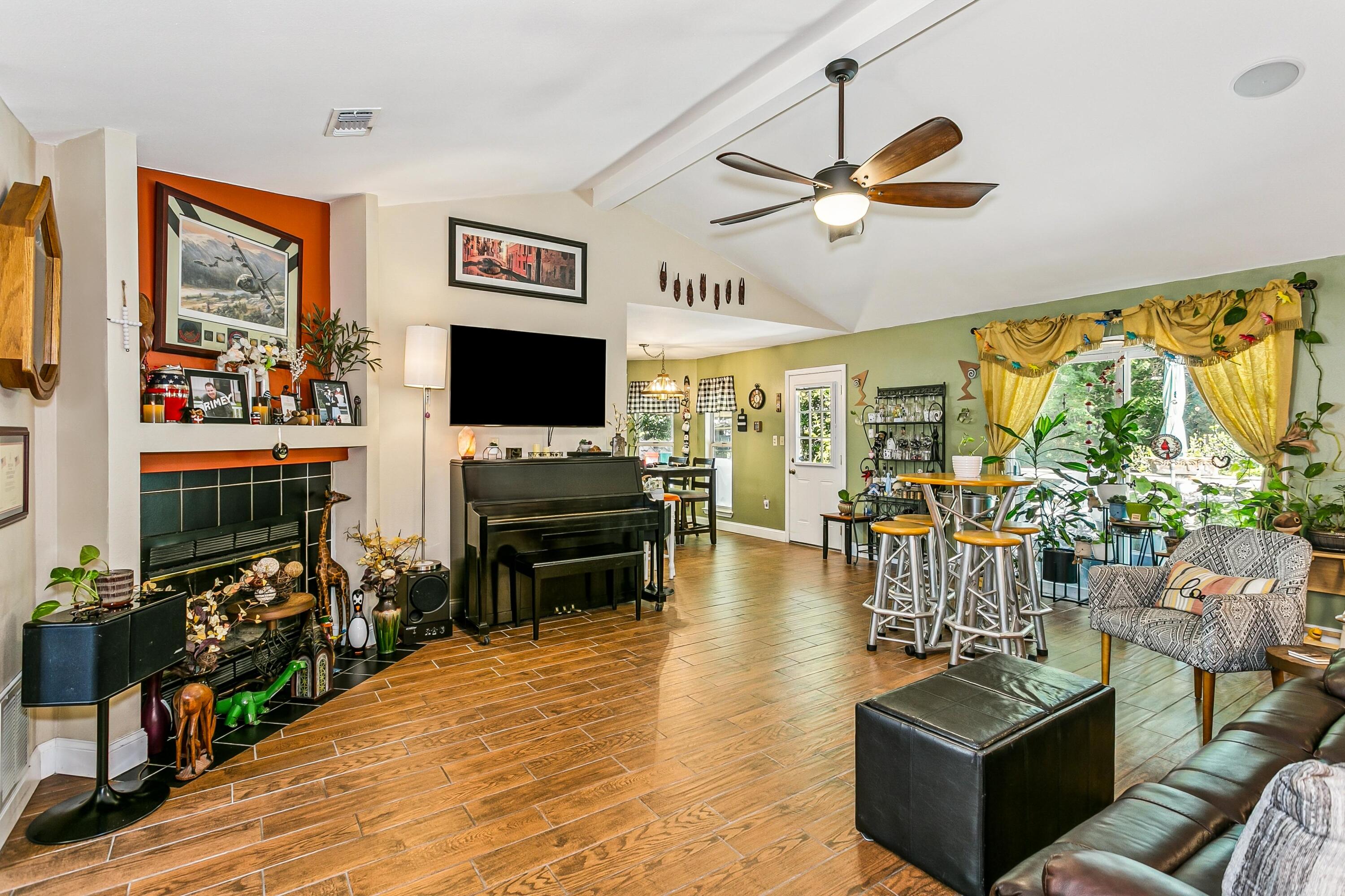 357 NW Jonquil Avenue