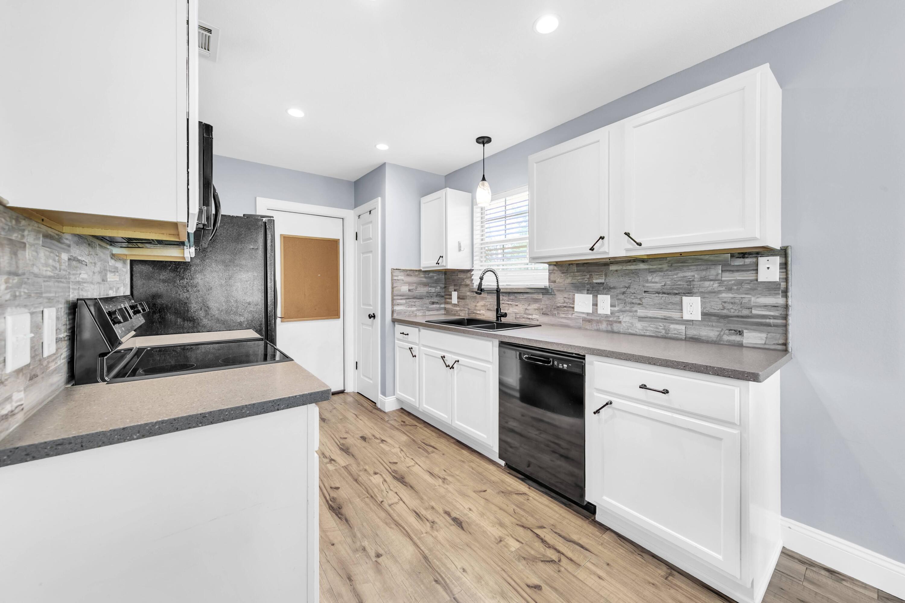 4877 Kensington Lane