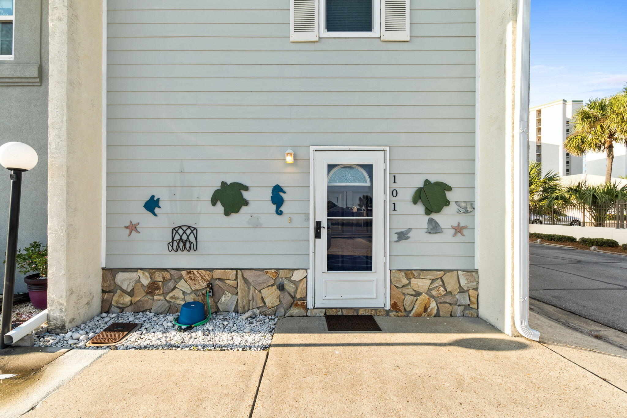 6215 Thomas Drive UNIT 101