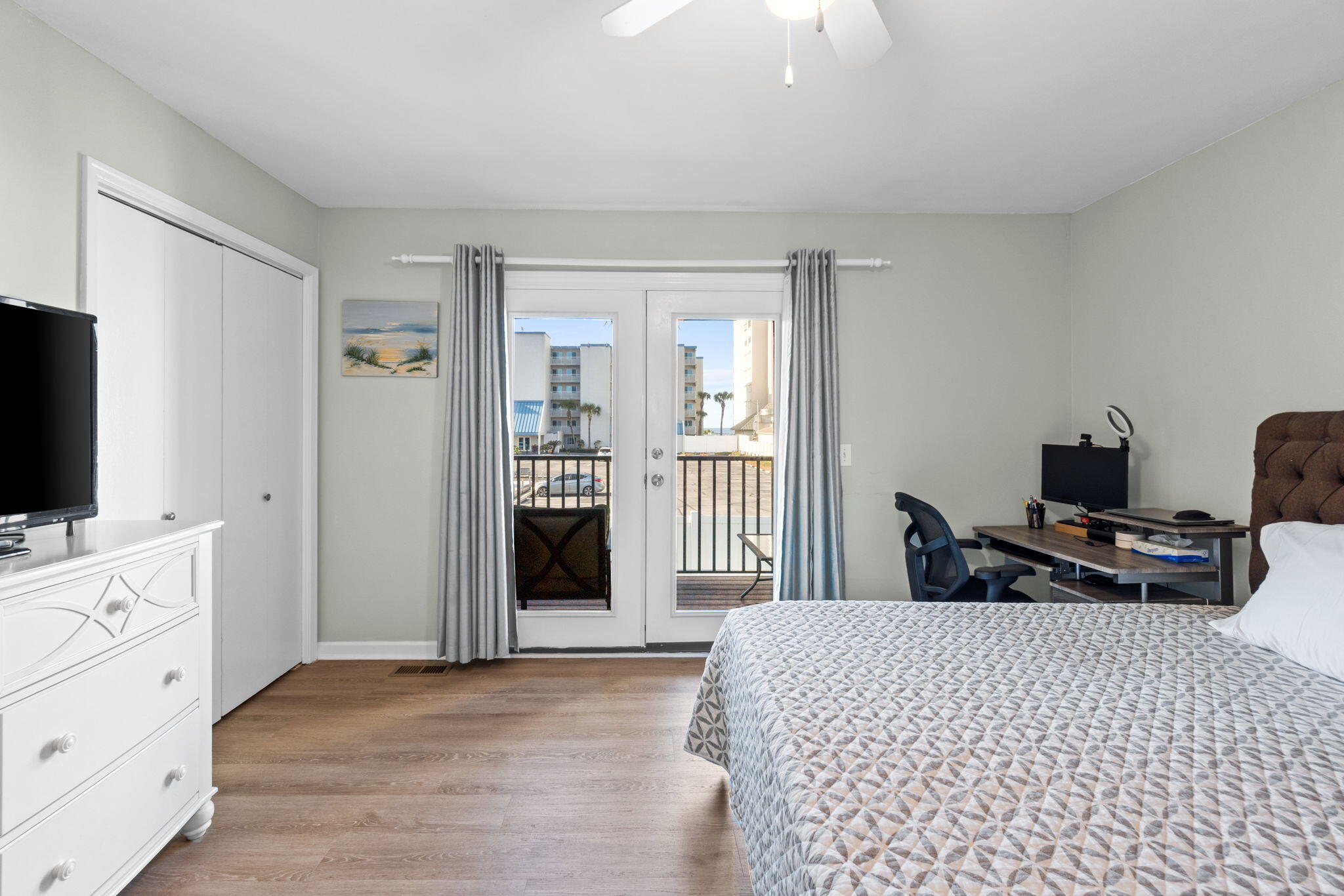 6215 Thomas Drive UNIT 101