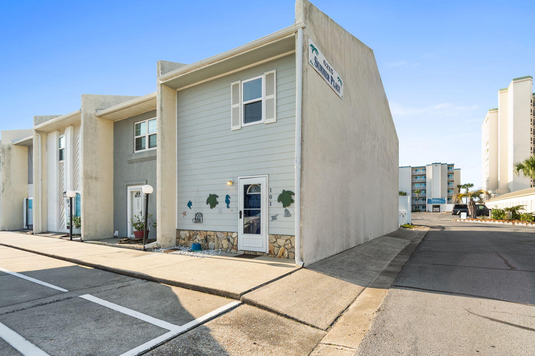 6215 Thomas Drive UNIT 101
