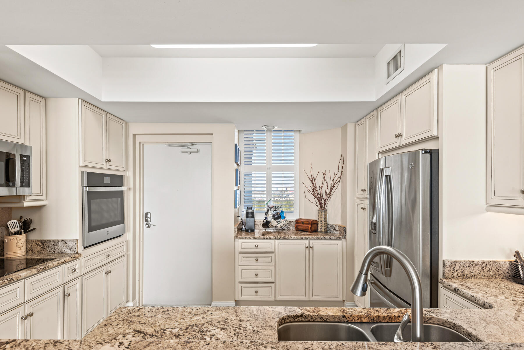 15400 Emerald Coast Parkway 807