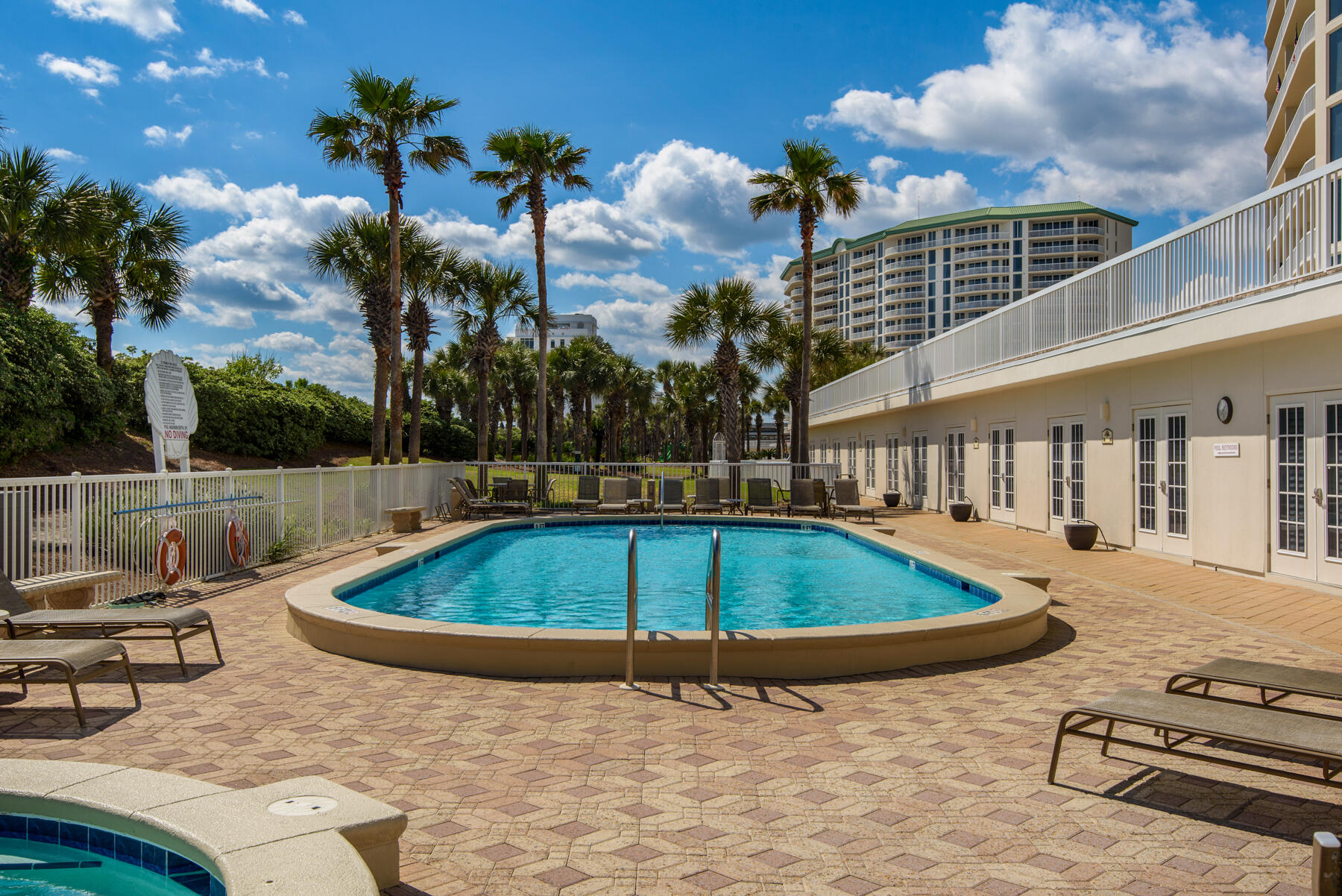 15400 Emerald Coast Parkway 807