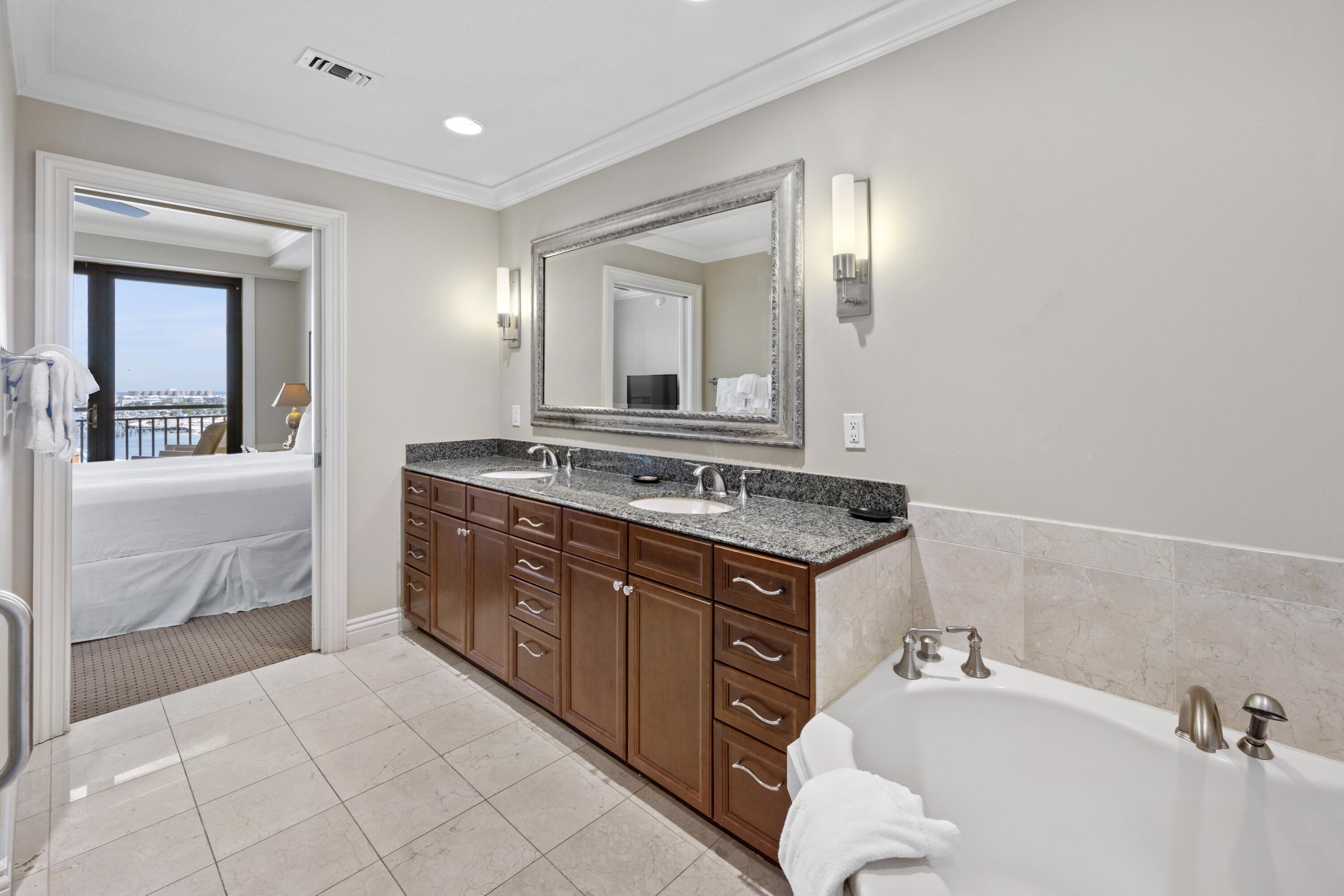 10 Harbor Boulevard W324
