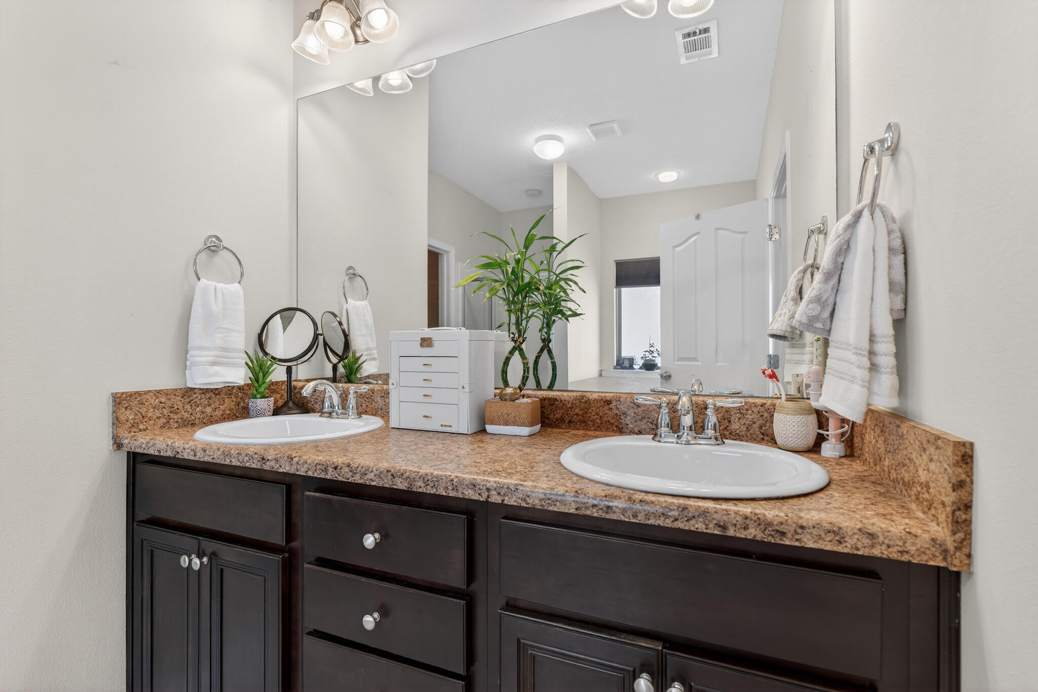 864 Cocobolo Dr
