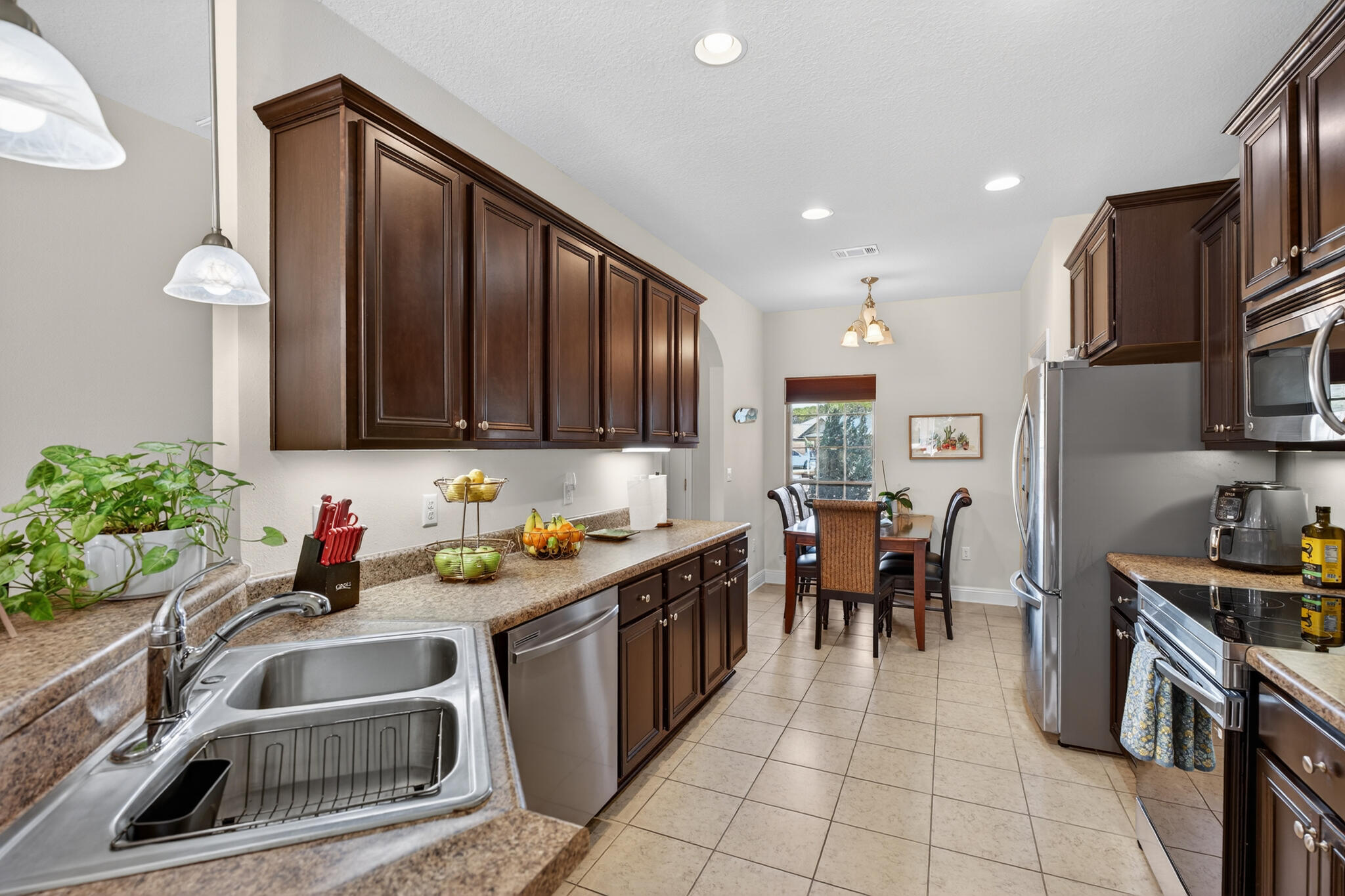 864 Cocobolo Dr