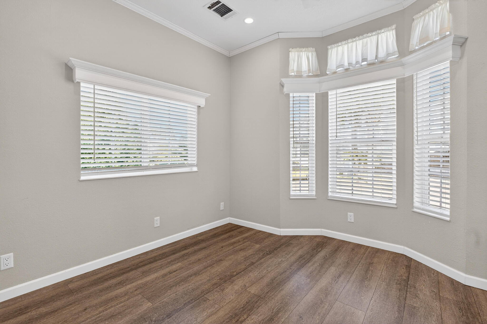 44 E Bradley Street #6
