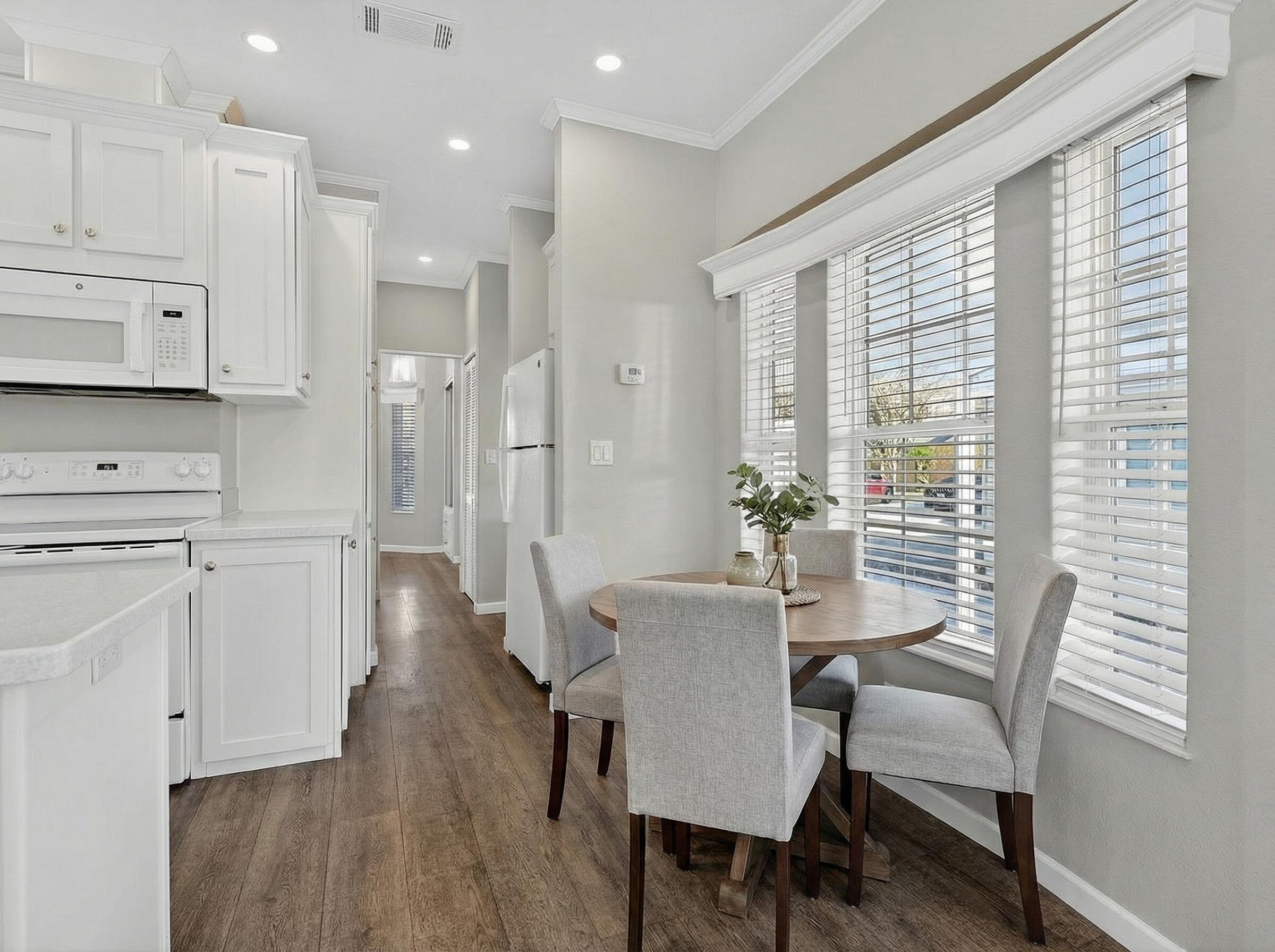 44 E Bradley Street #6