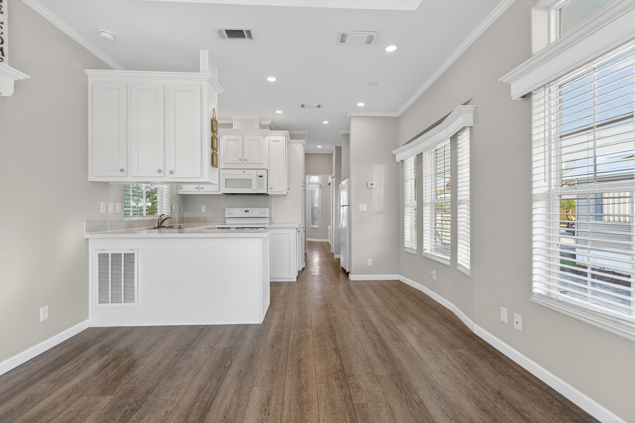 44 E Bradley Street #6
