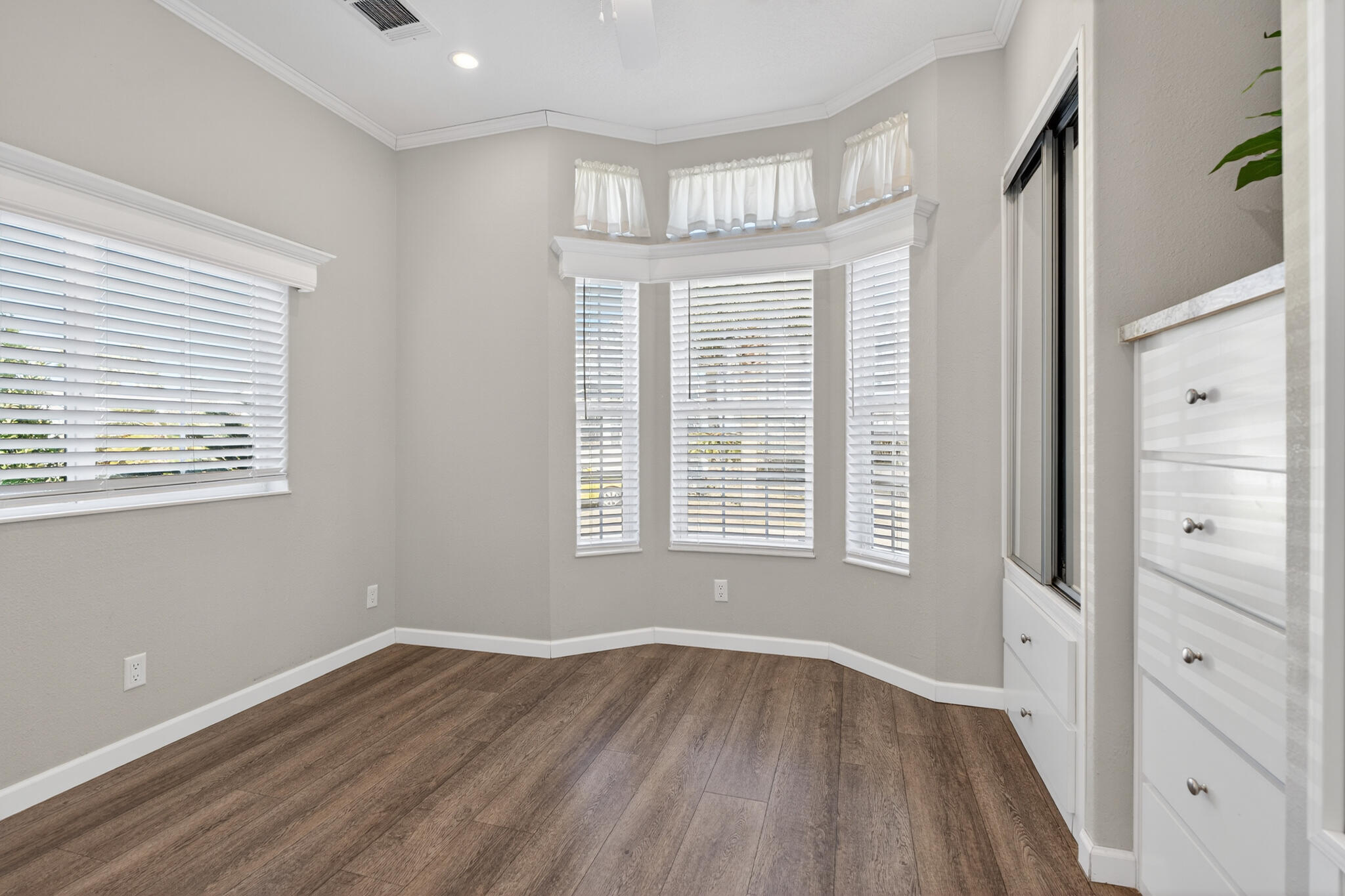 44 E Bradley Street #6
