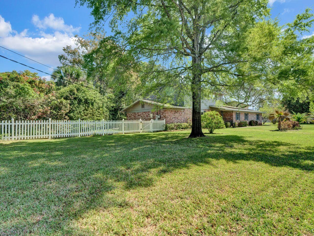 700 NE Country Club Avenue