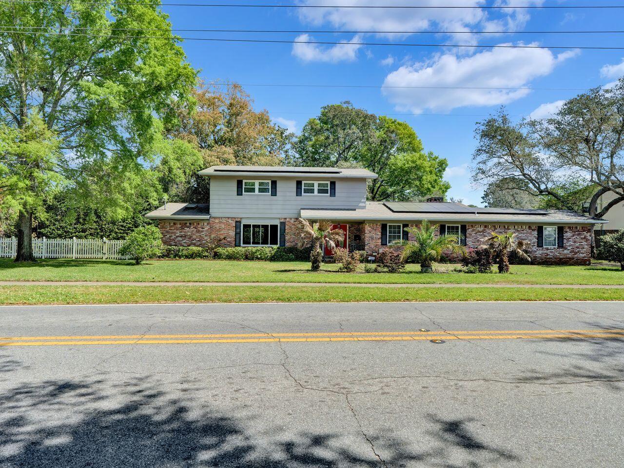 700 NE Country Club Avenue