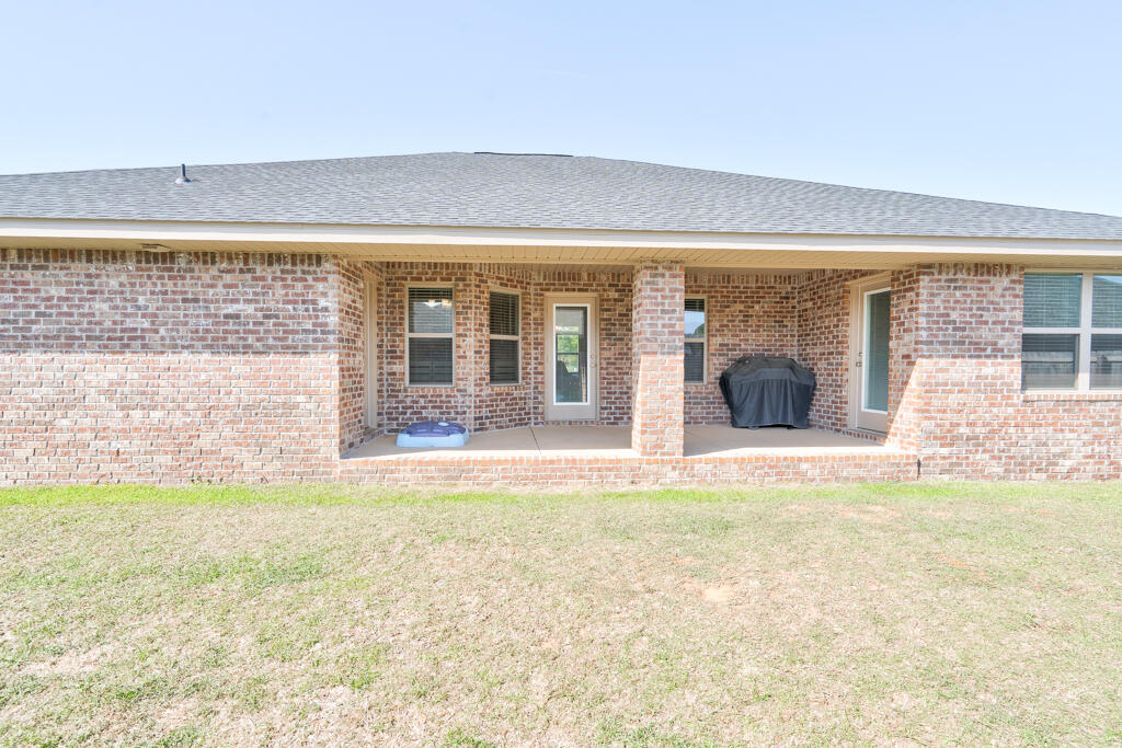 5823 Crestlake Drive