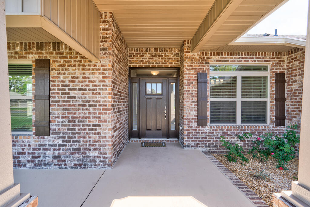 5823 Crestlake Drive
