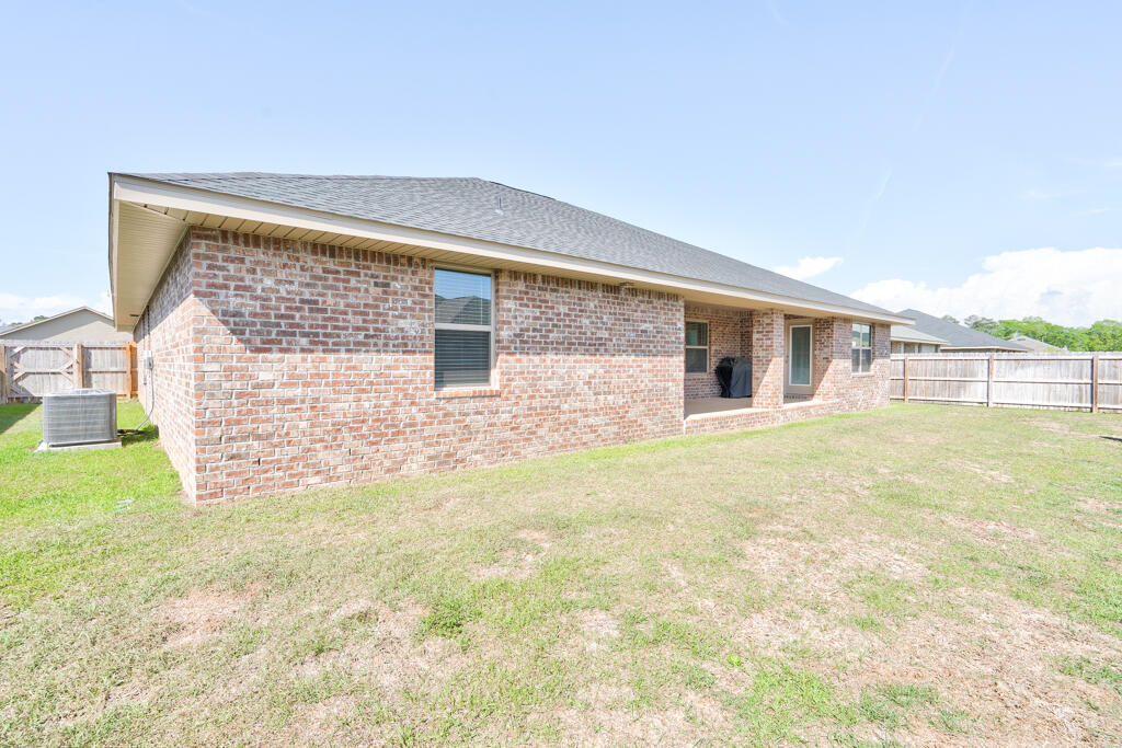 5823 Crestlake Drive