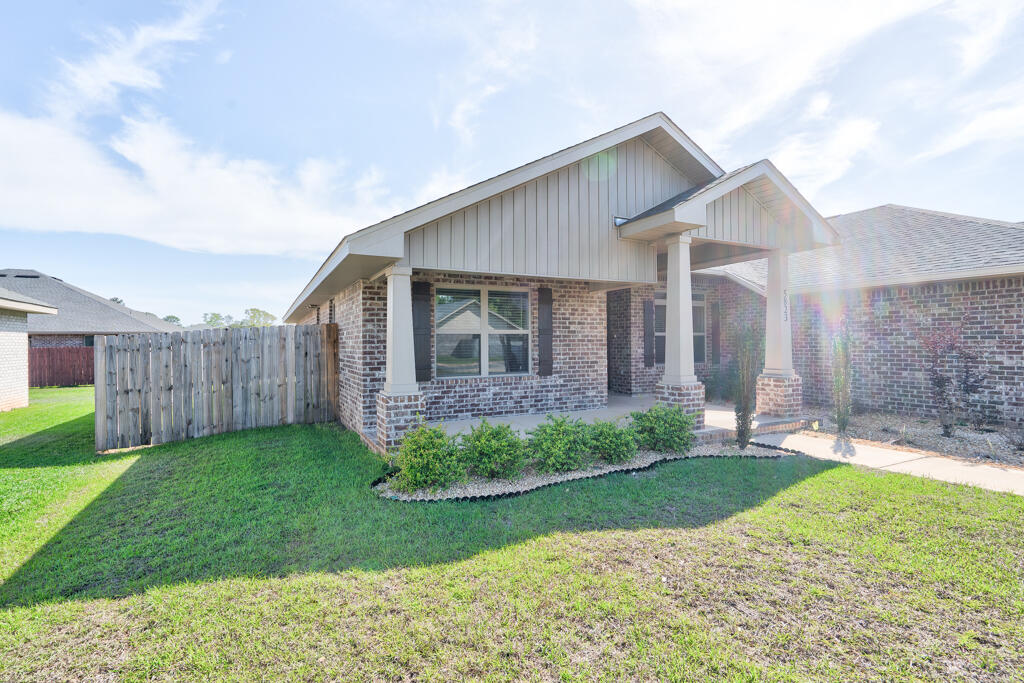 5823 Crestlake Drive