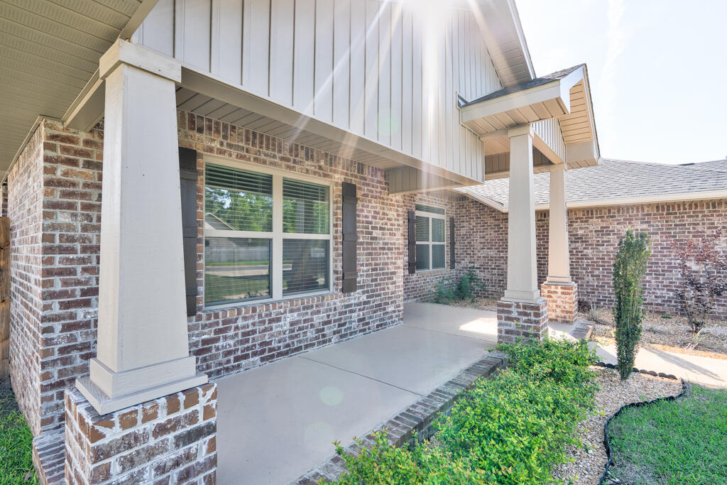5823 Crestlake Drive