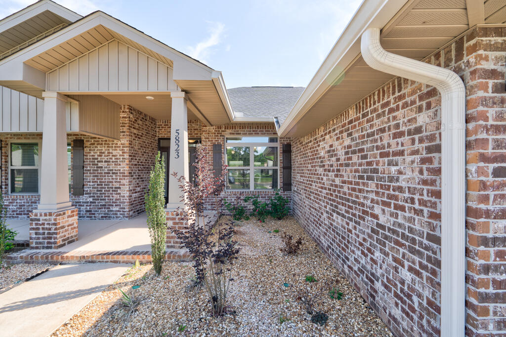 5823 Crestlake Drive