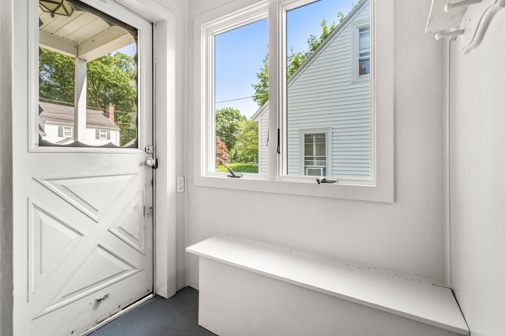 10 Roland St